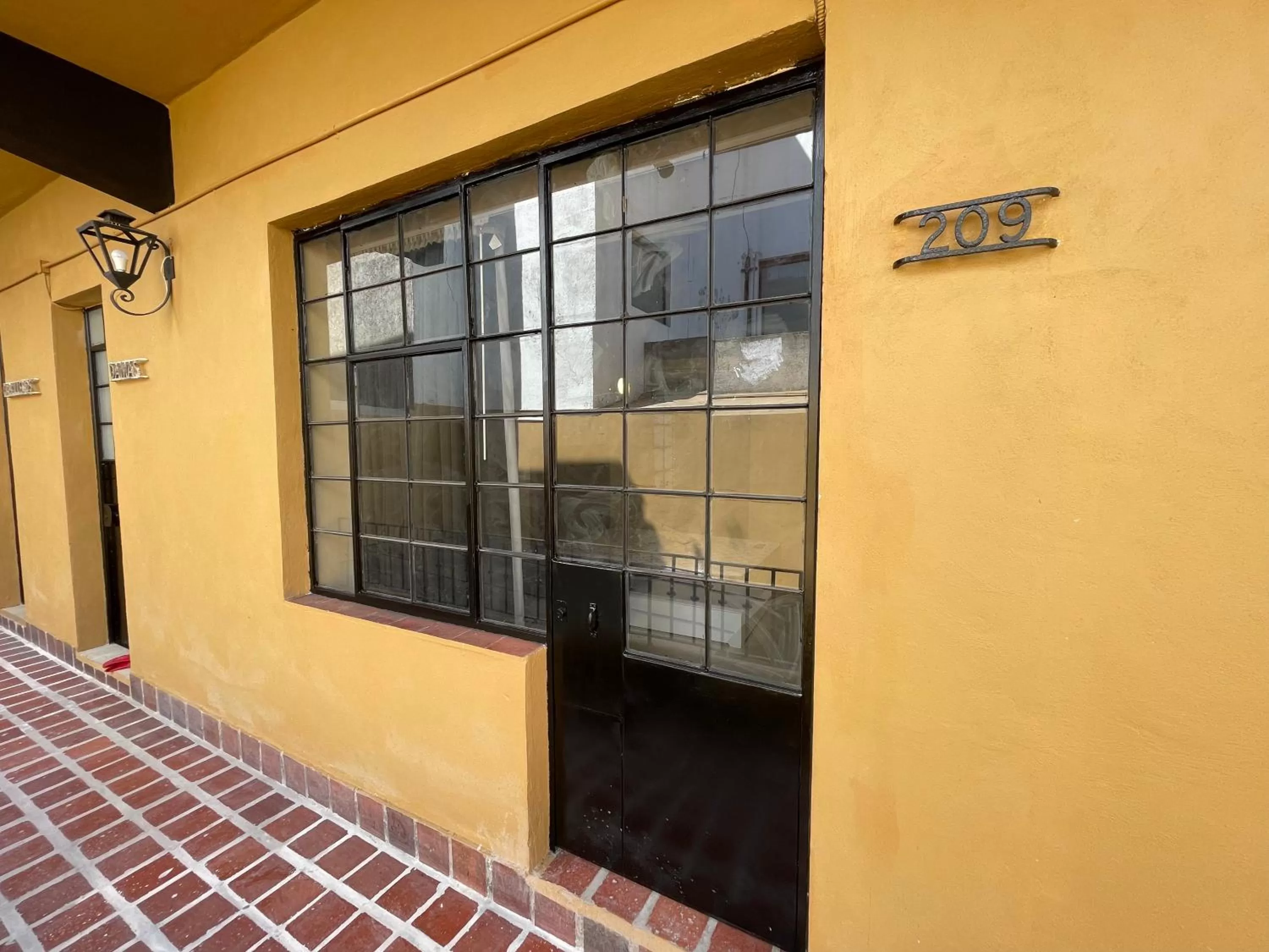 Property building in Colmena Hotel CDMX Centro