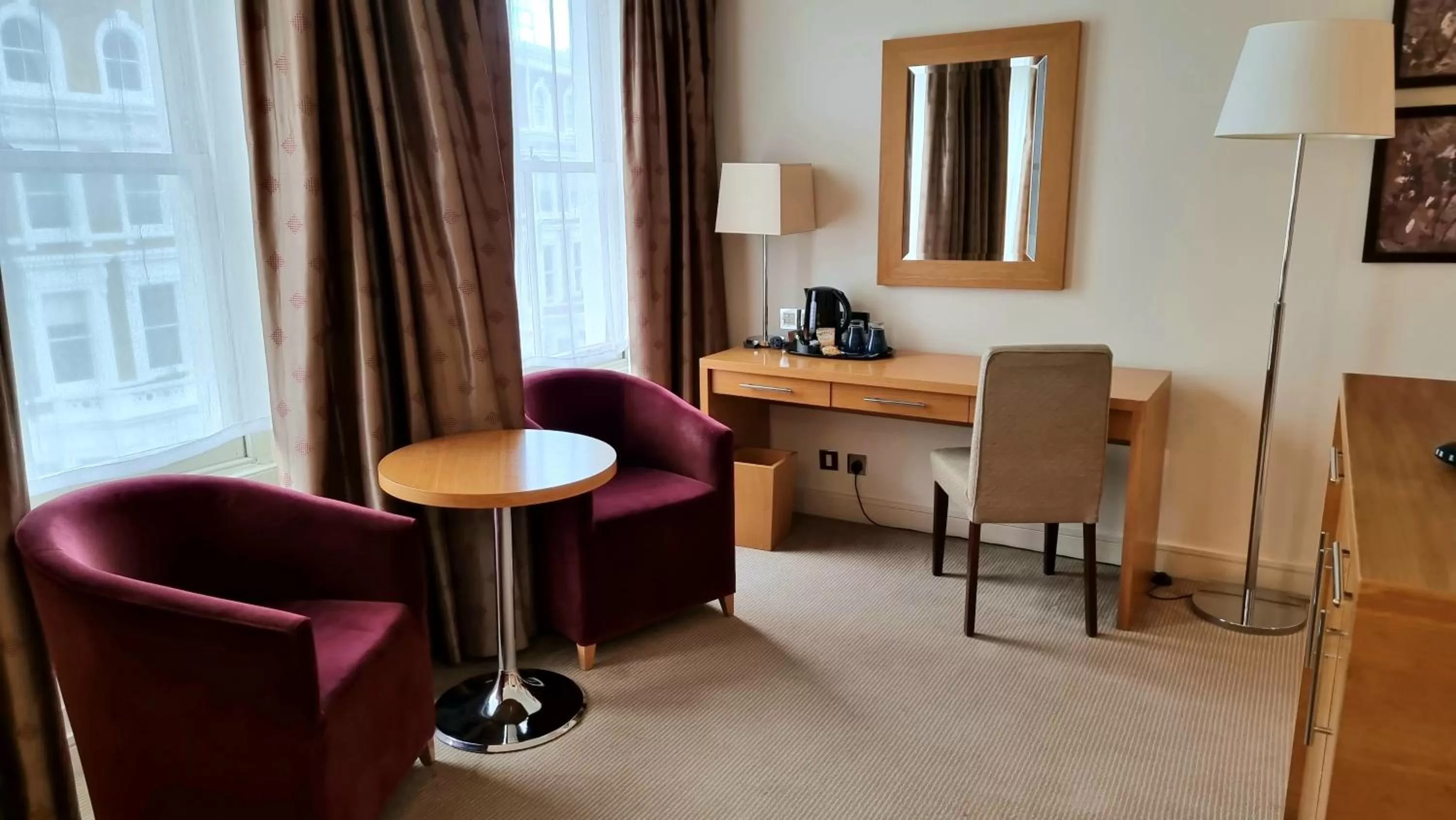 Seating area in The Park City Grand Plaza Kensington Hotel