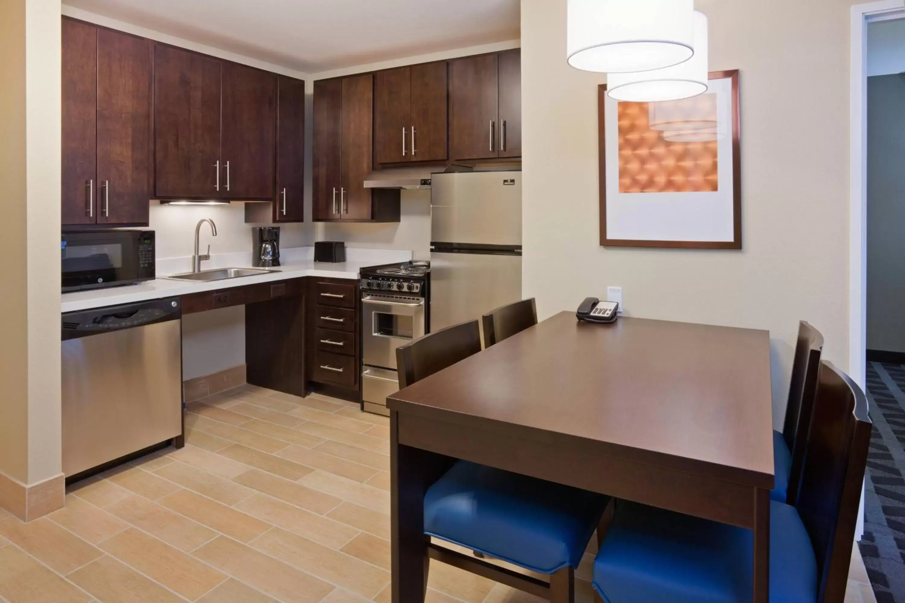 Bedroom, Kitchen/Kitchenette in TownePlace Suites by Marriott Sioux Falls South