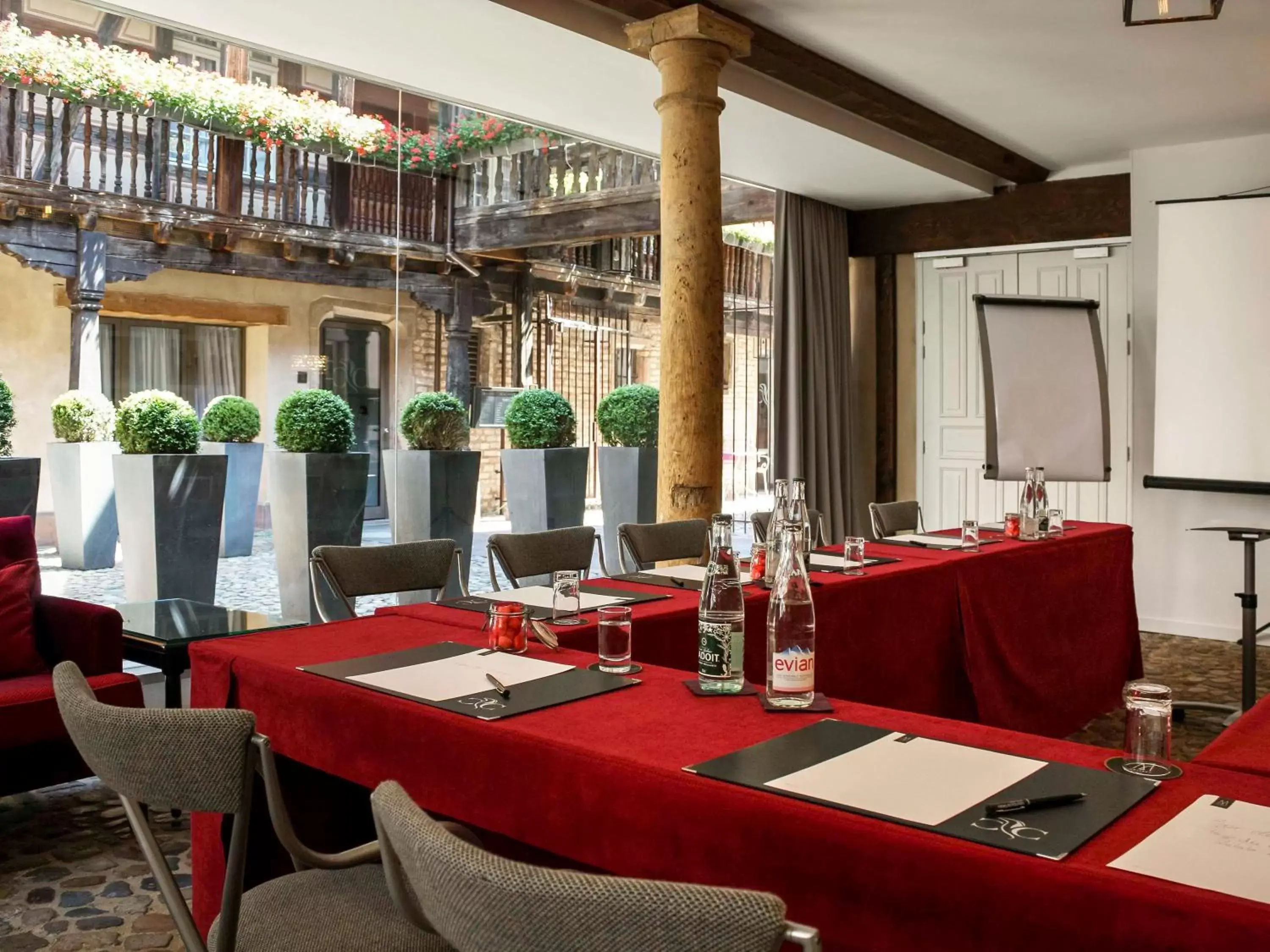 Meeting/conference room in Hotel Cour du Corbeau Strasbourg - MGallery