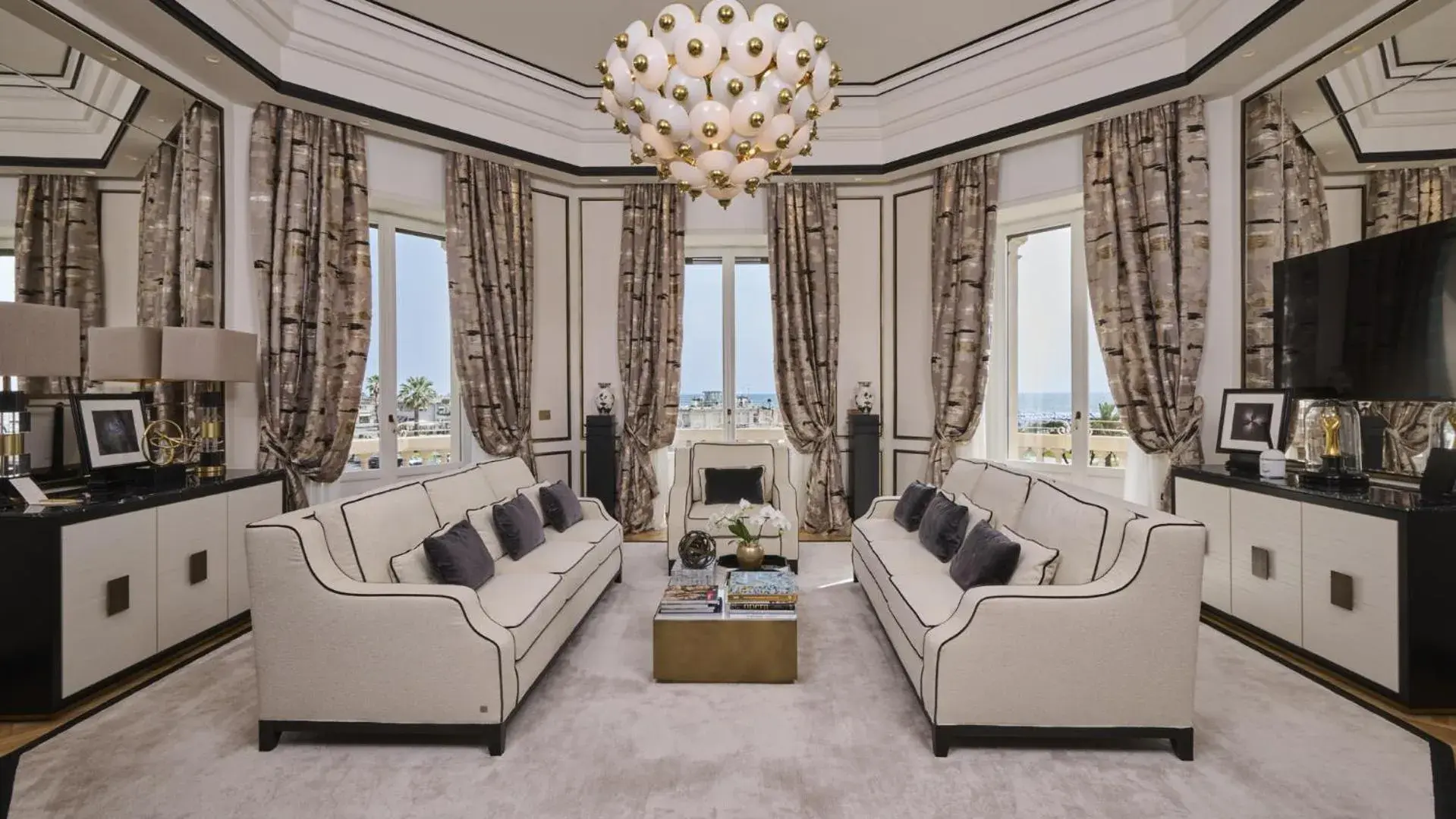 Living room, Seating Area in Grand Hotel Principe Di Piemonte