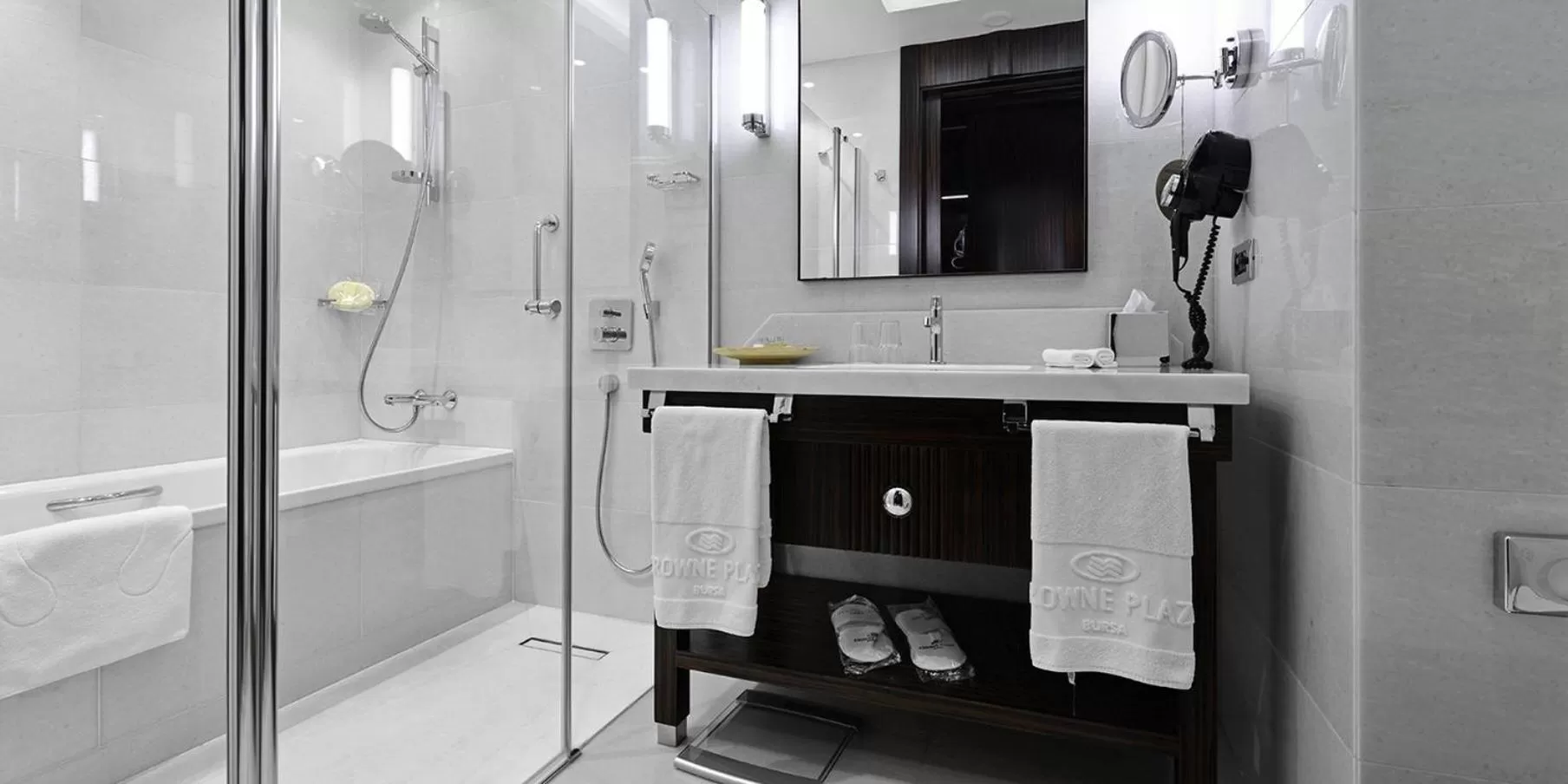 Bathroom in Crowne Plaza Bursa Convention Center & Thermal Spa by IHG