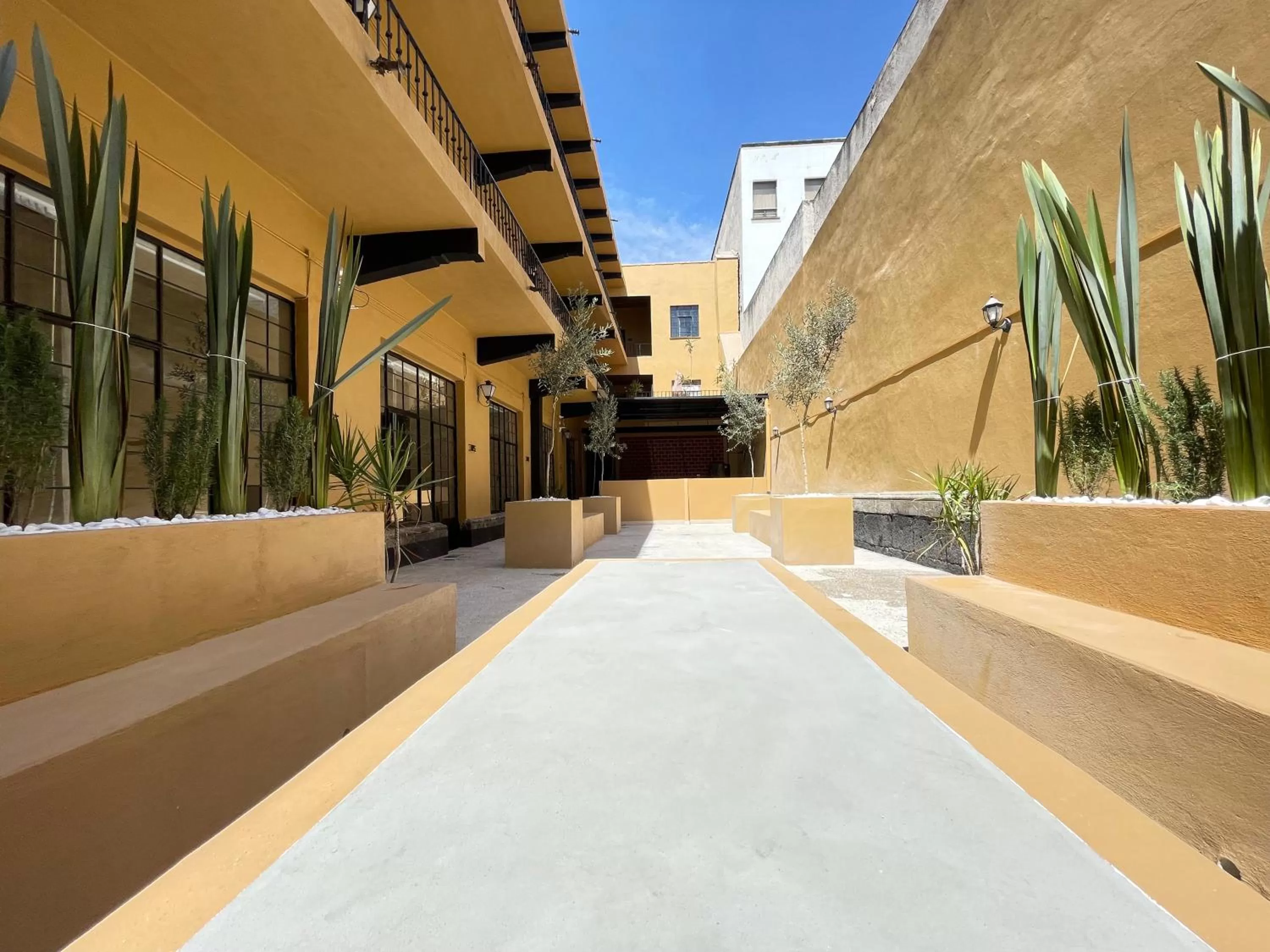 Property building in Colmena Hotel CDMX Centro