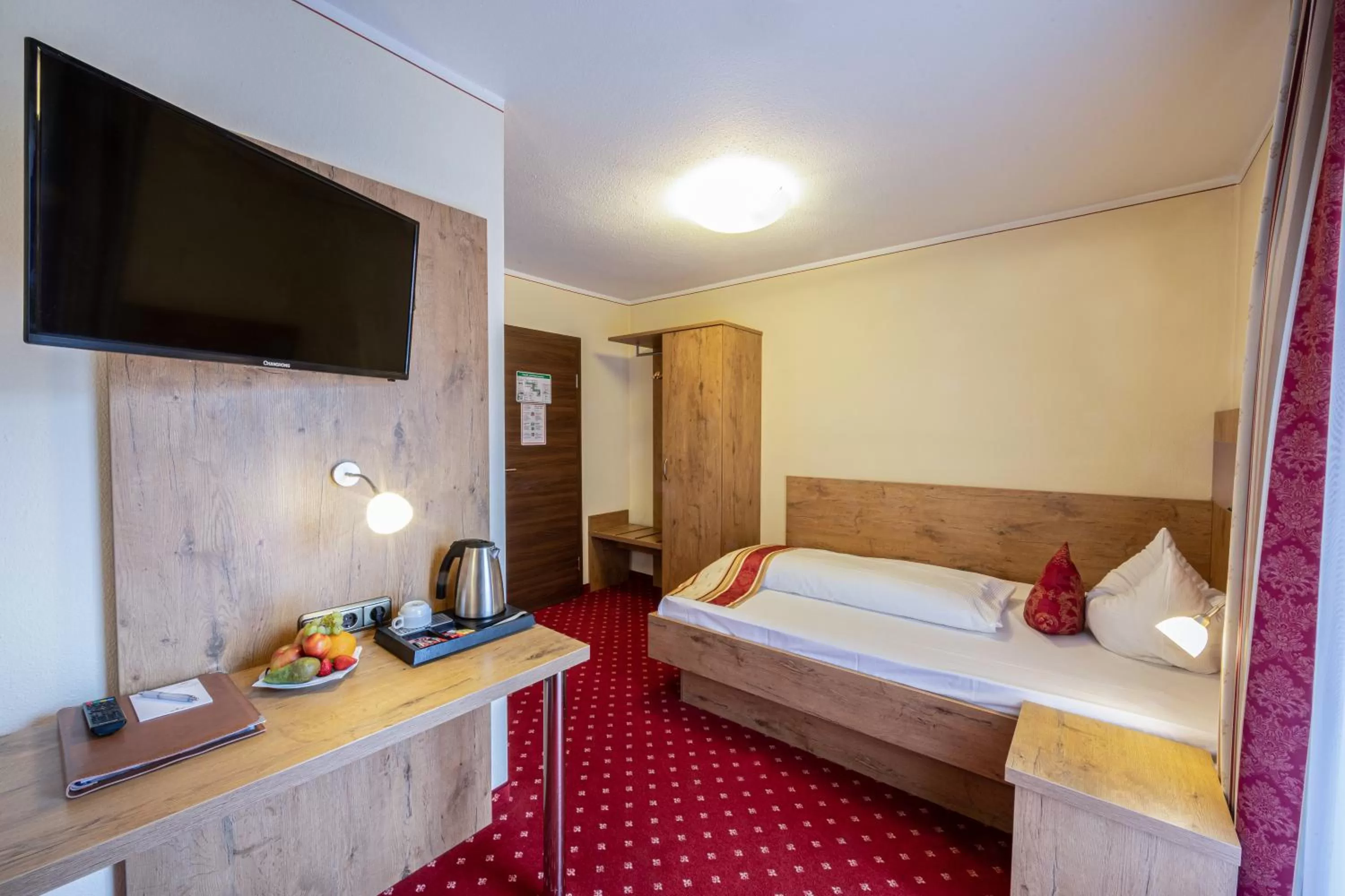 Bed in Hotel AlpinaRos