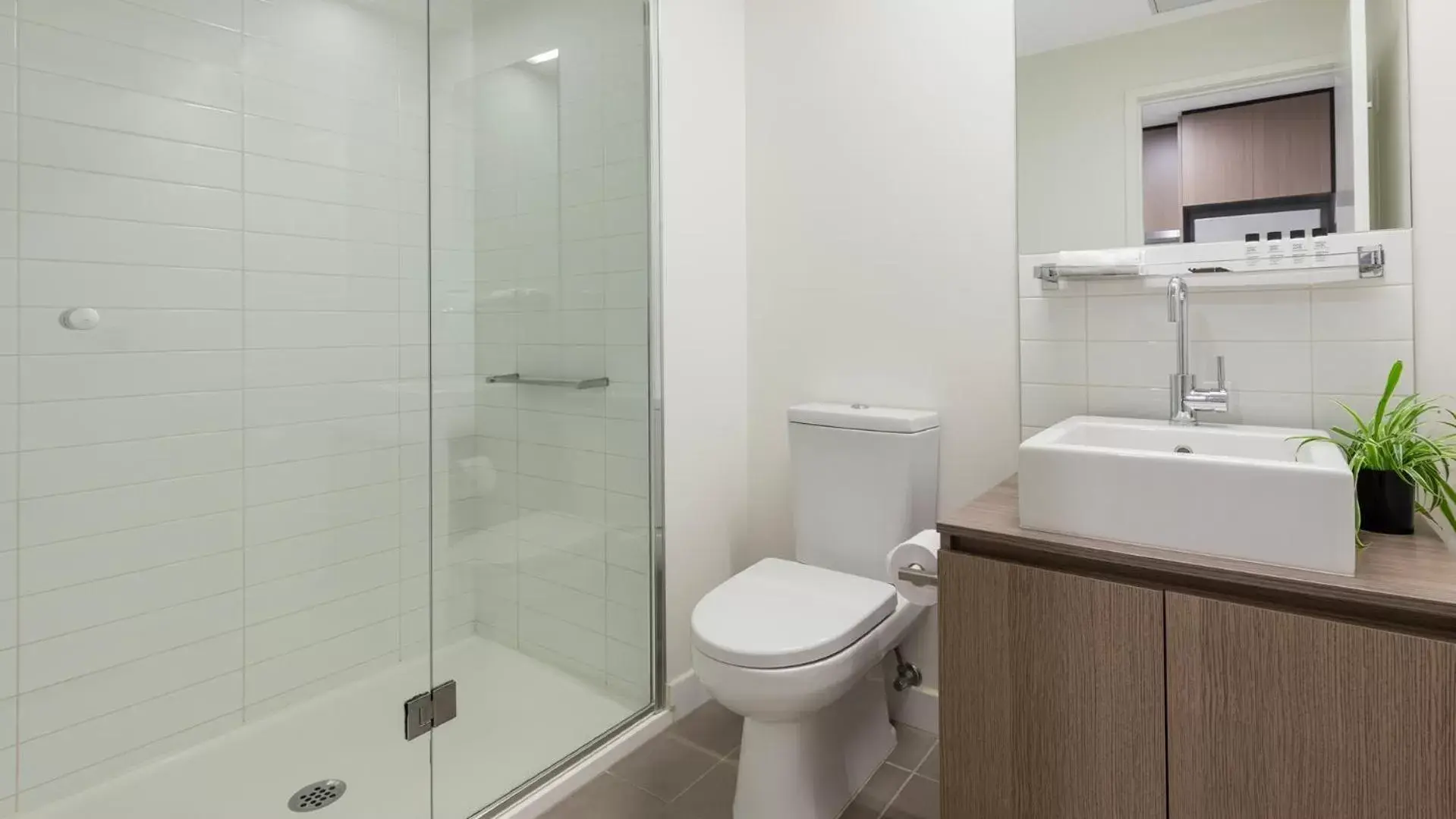 Toilet, Bathroom in Oaks Melbourne on William Suites