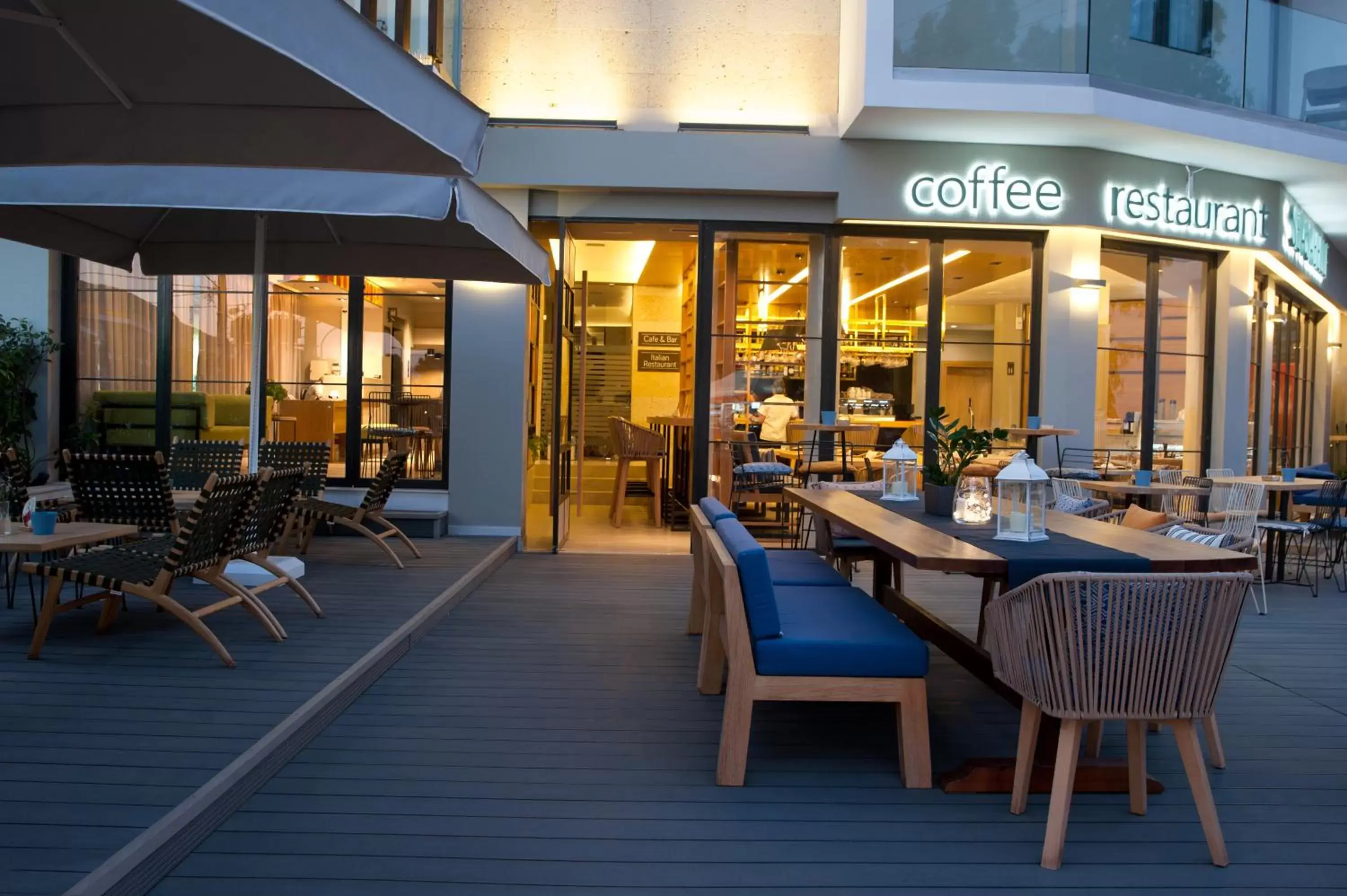 Property building, Restaurant/Places to Eat in Seasabelle Hotel near Athens Airport