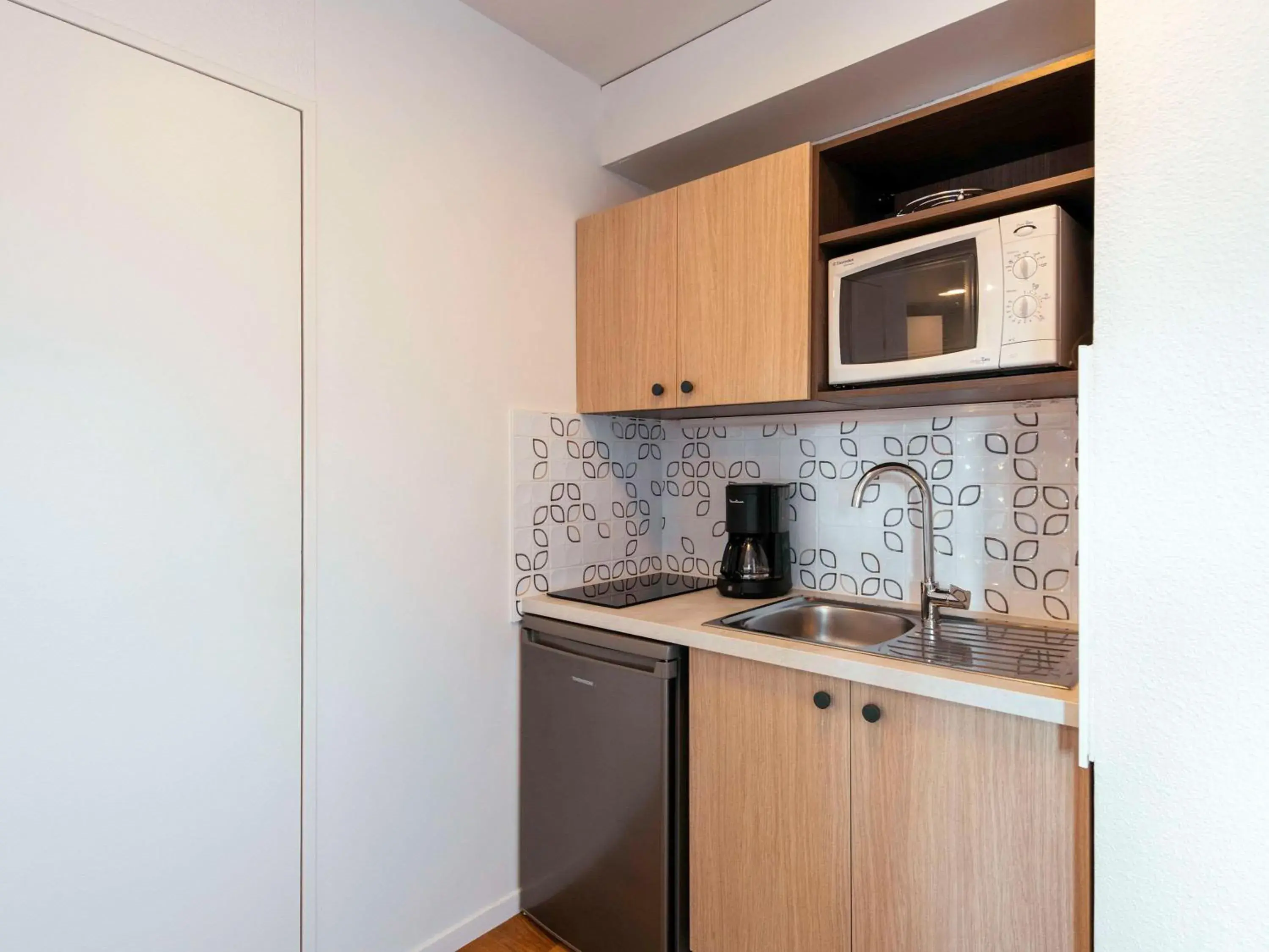 Bathroom, Kitchen/Kitchenette in Adagio Access Paris La Villette