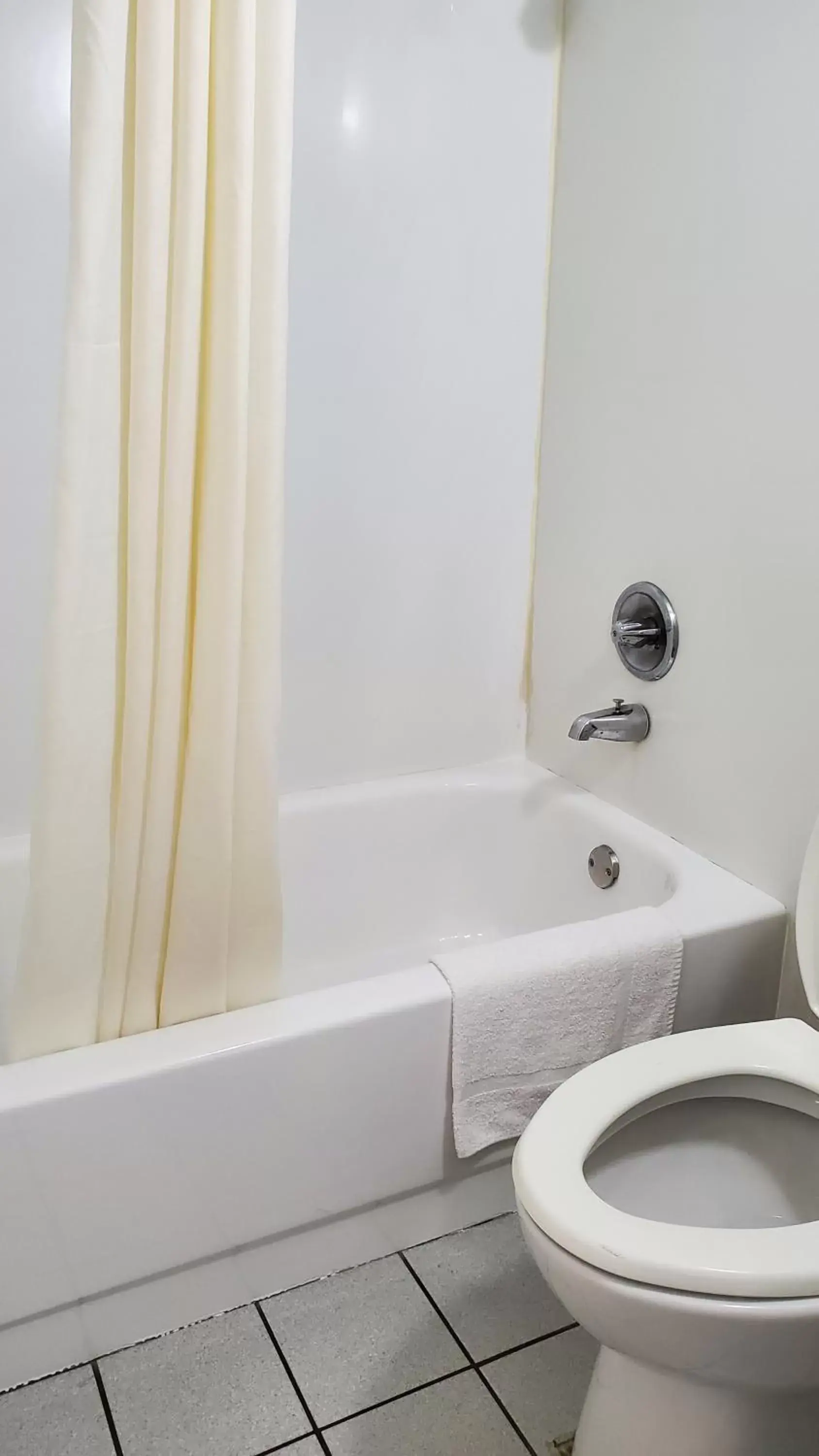 Bathroom in Starway Inn