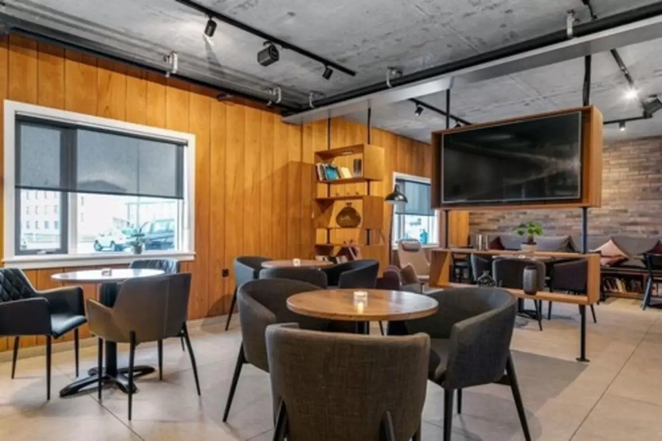 Lounge or bar, Restaurant/Places to Eat in Konvin Hotel by Reykjavik Keflavik Airport