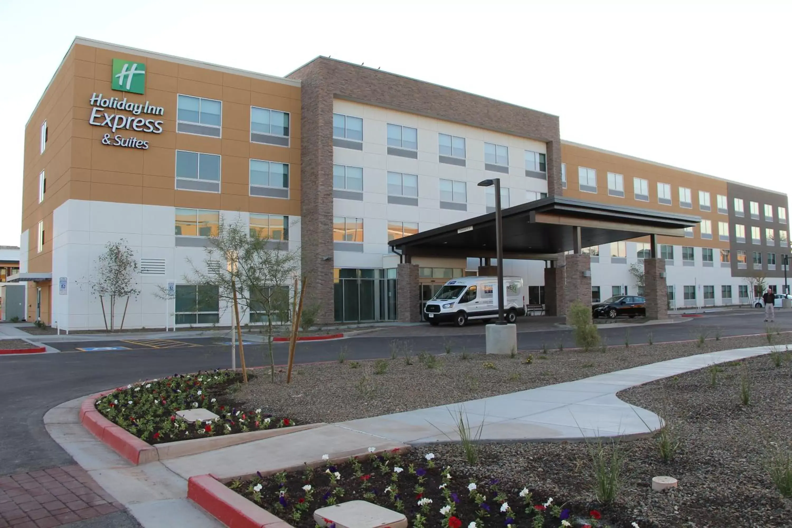 Property Building in Holiday Inn Express & Suites - Phoenix - Airport North, an IHG Hotel