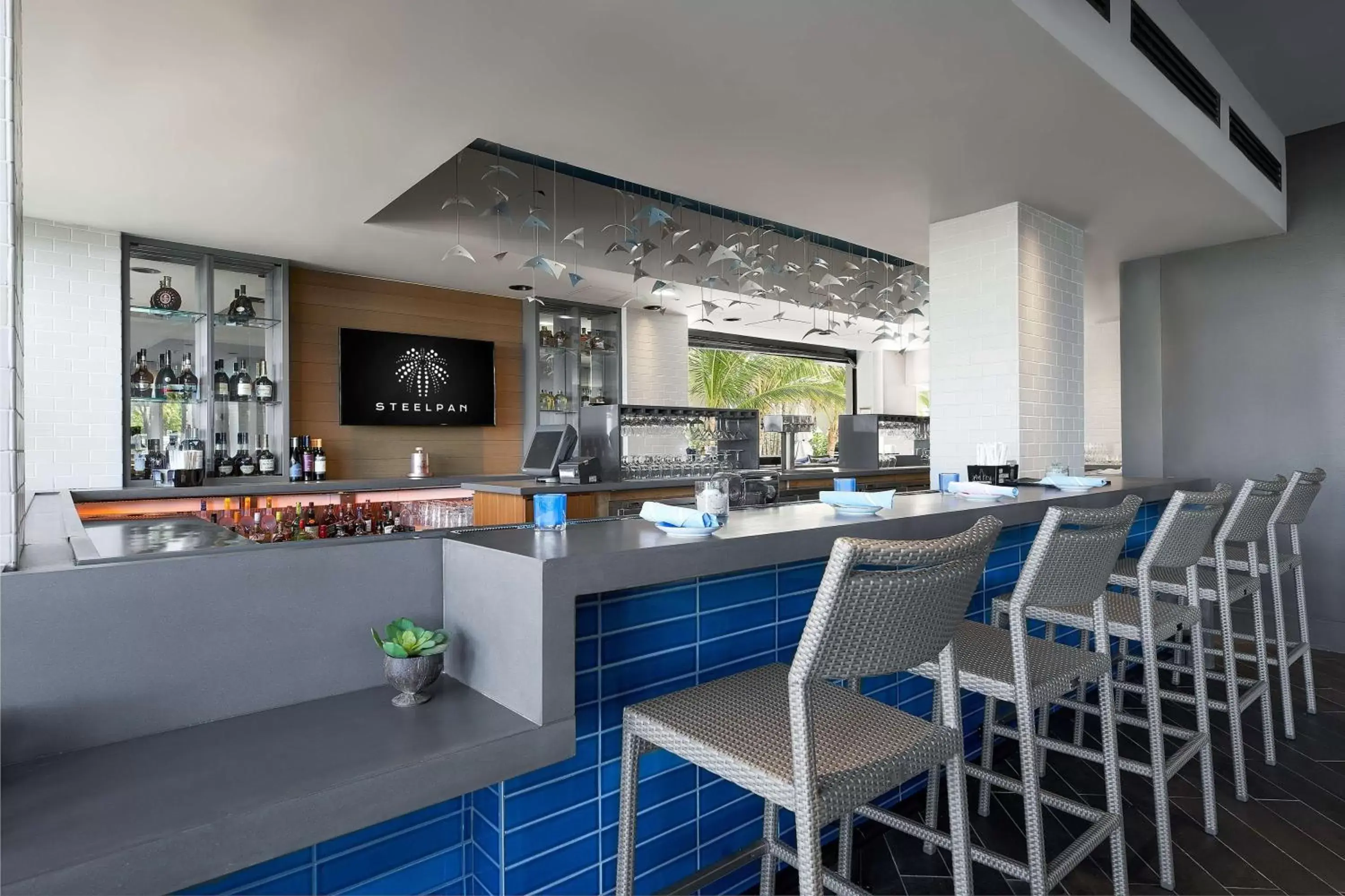 Lounge or bar in Sonesta Fort Lauderdale Beach
