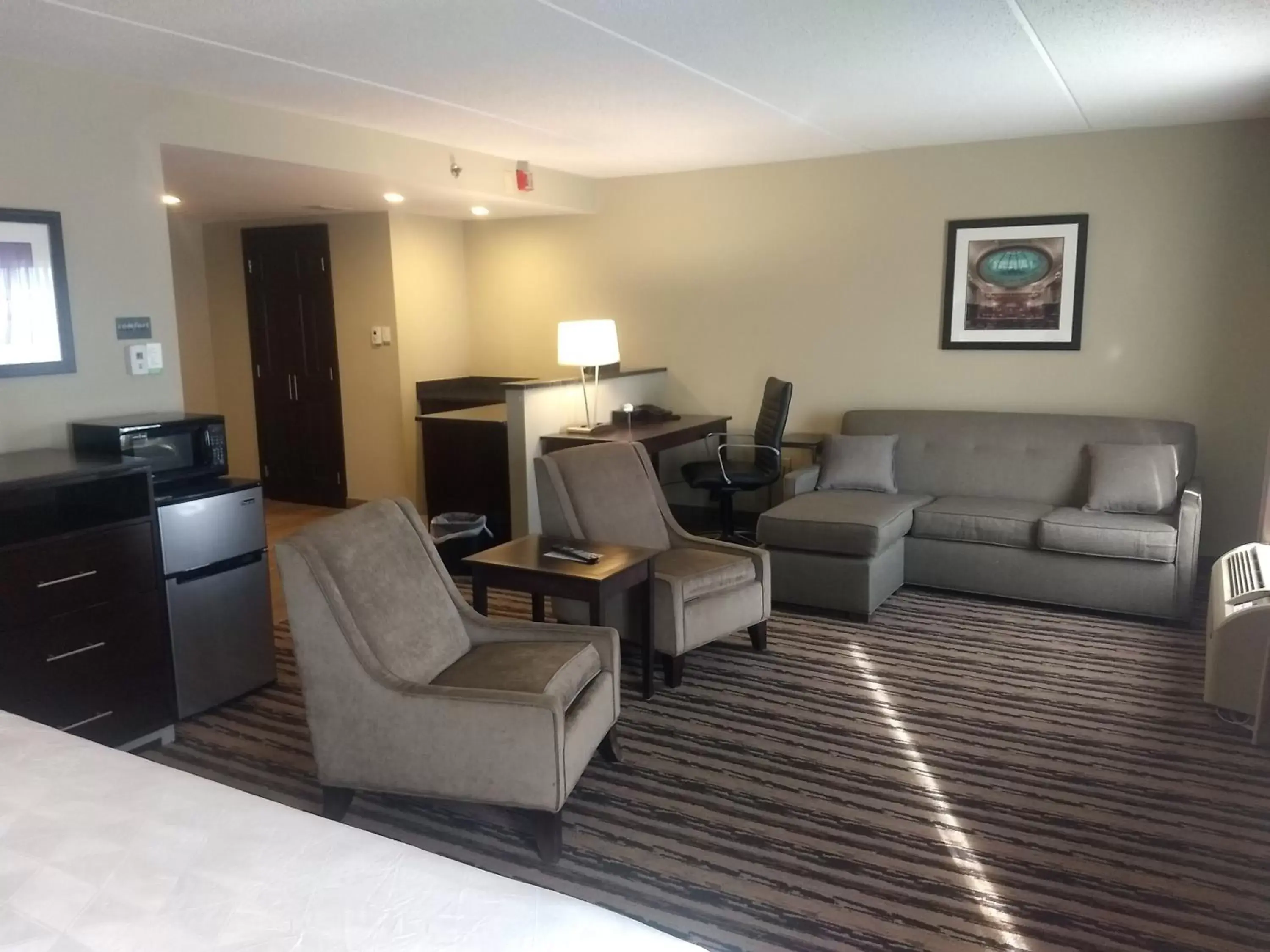 Photo of the whole room, Seating Area in Holiday Inn Harrisburg East, an IHG Hotel