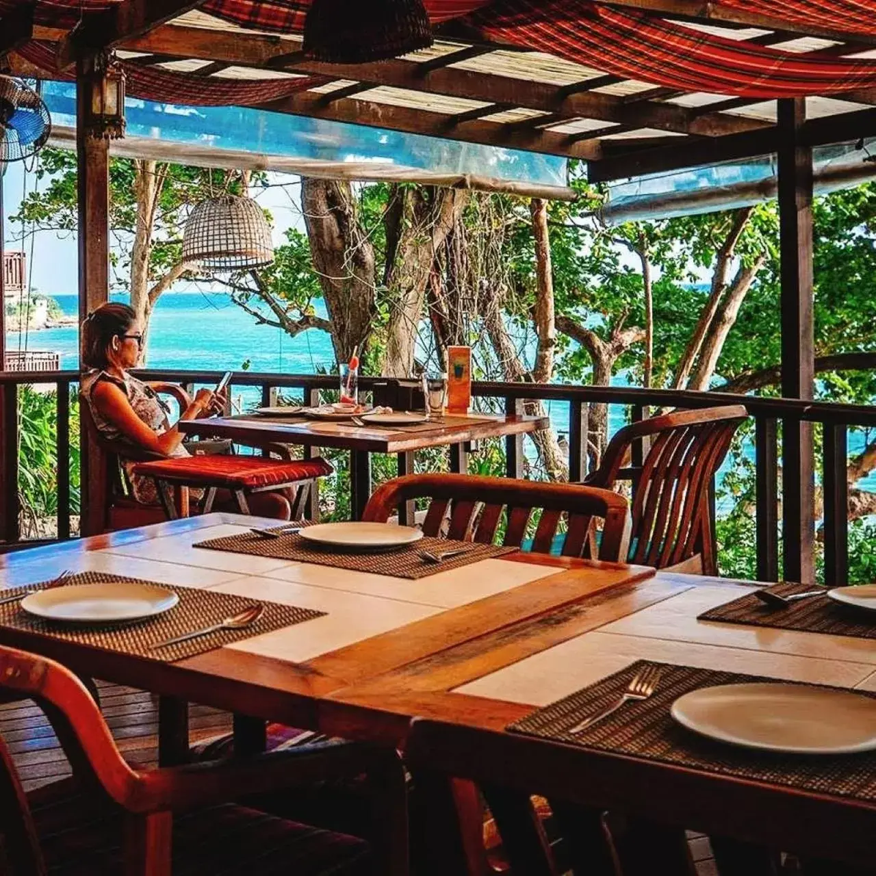 Restaurant/places to eat in Birds and Bees Resort Restaurant/places to eat in Birds and Bees Resort