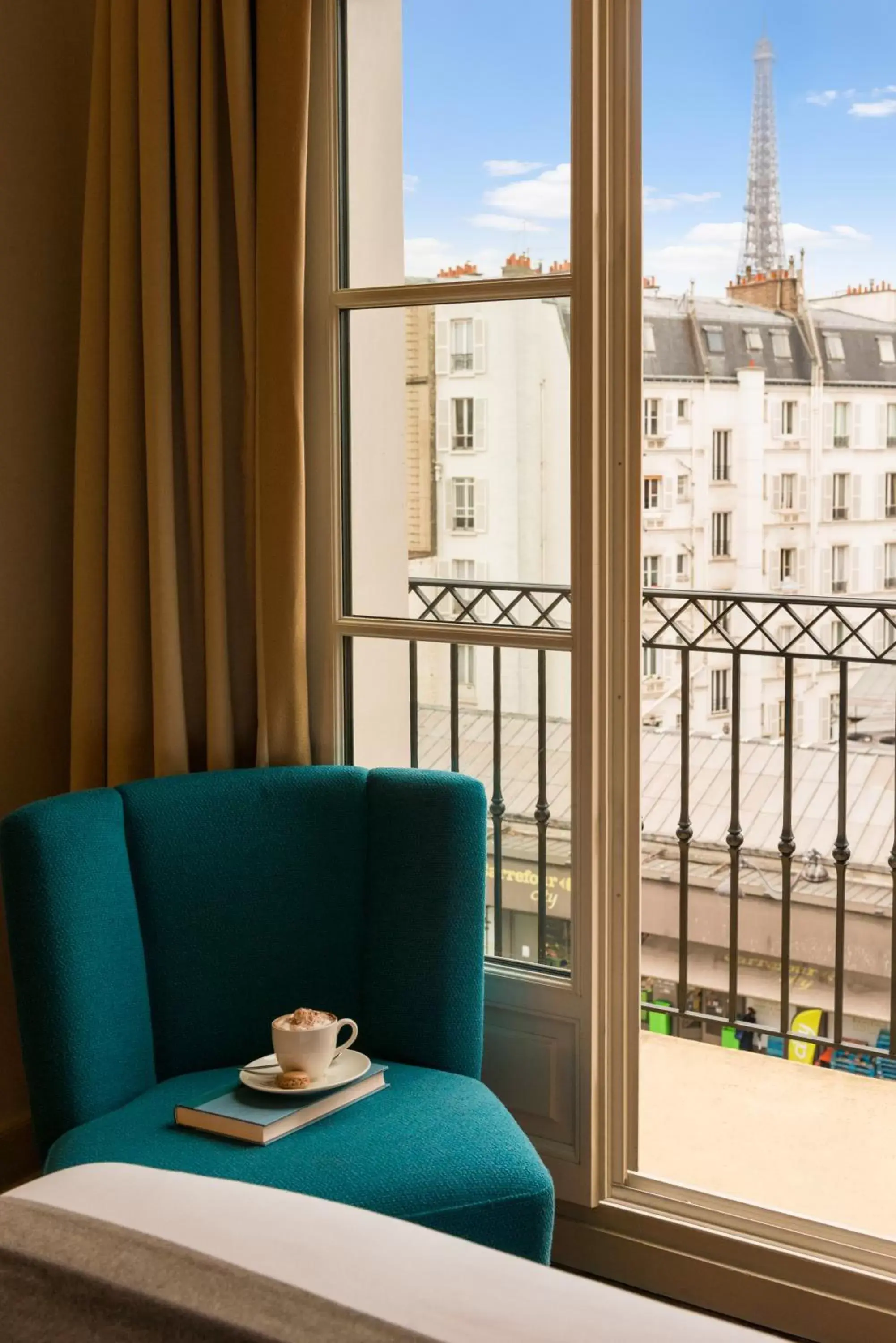 Balcony/Terrace in Hôtel Le Walt by Inwood Hotels