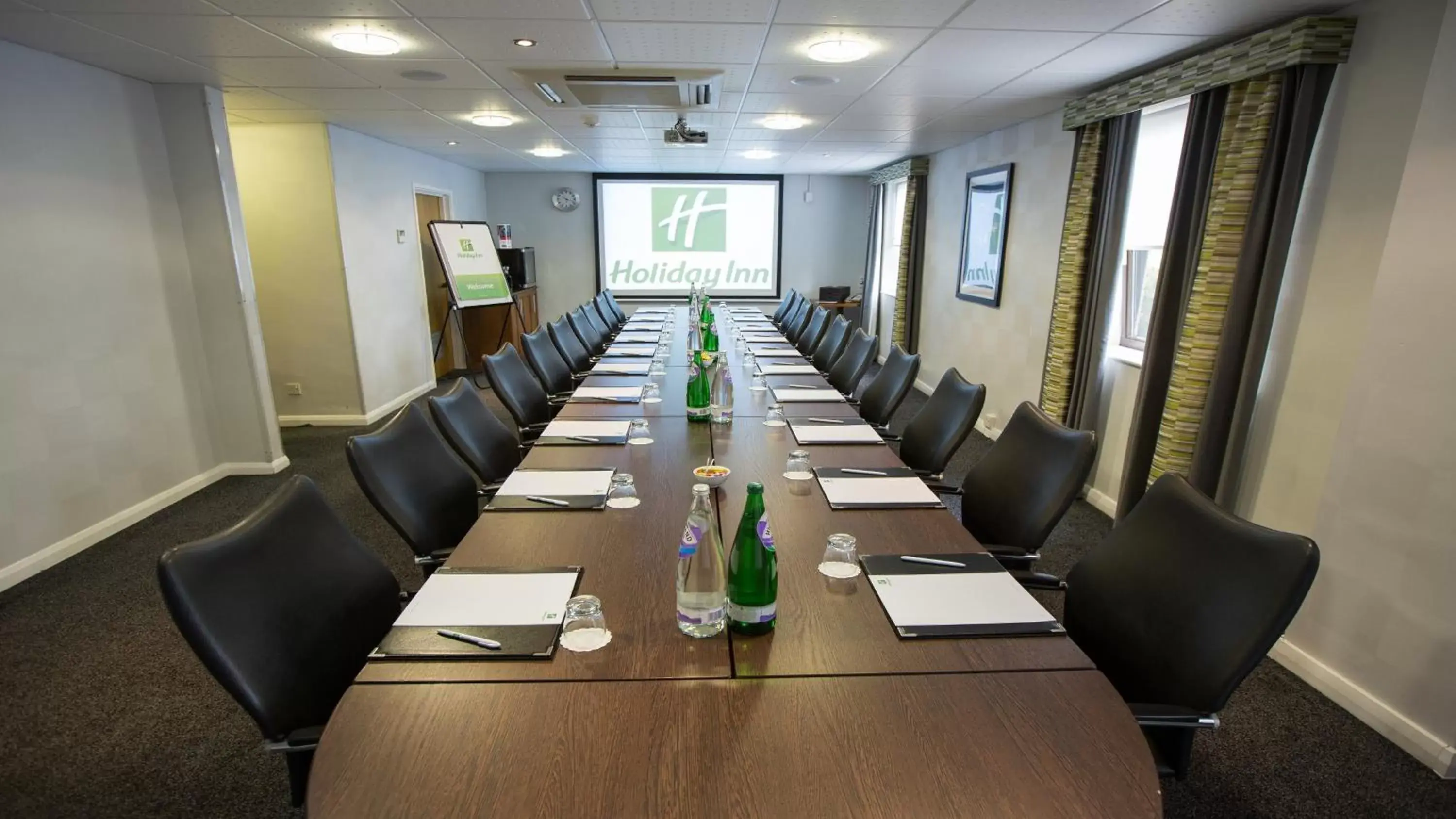 Meeting/conference room in Holiday Inn Nottingham, an IHG Hotel