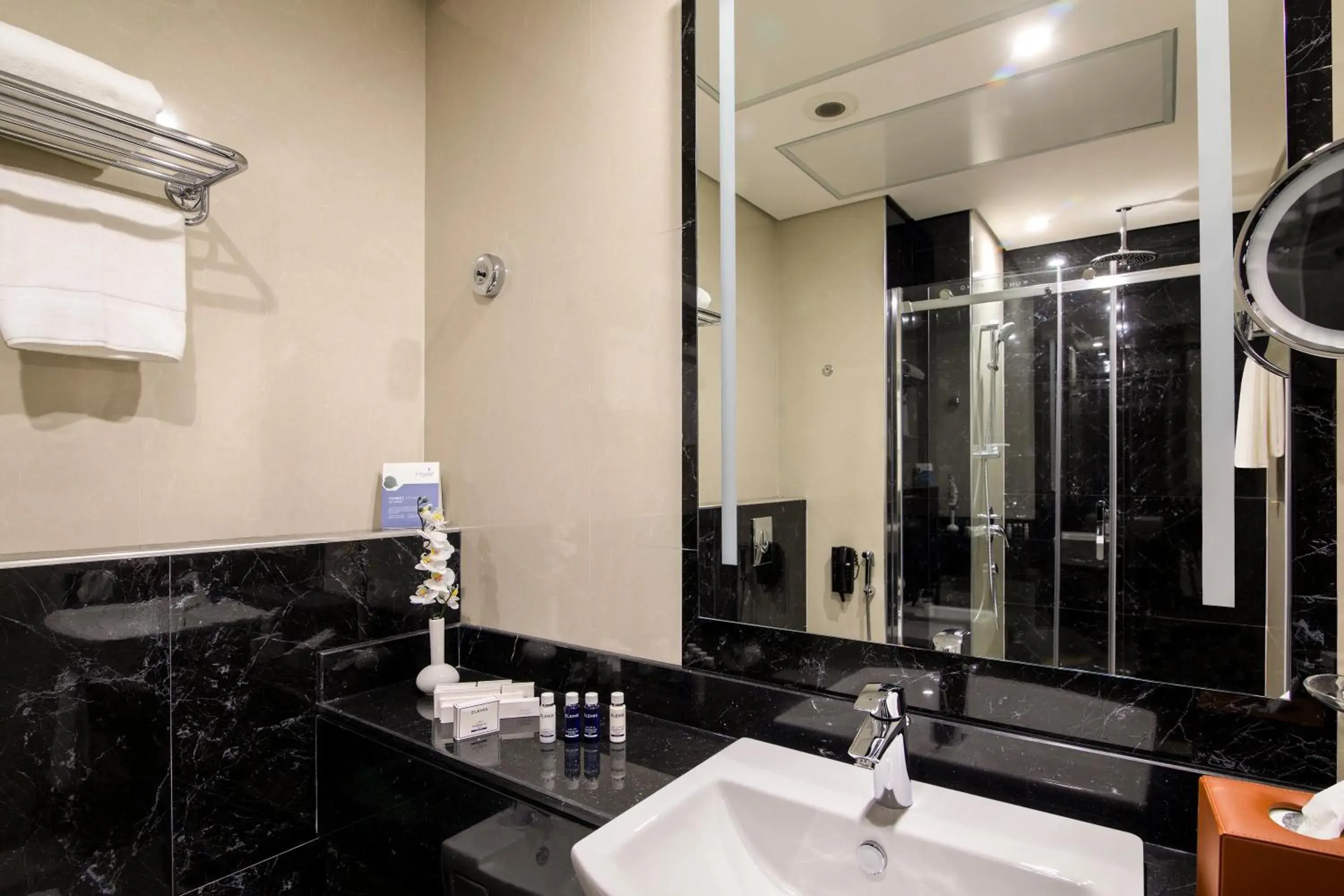 Bathroom in Cristal Amaken Hotel Riyadh