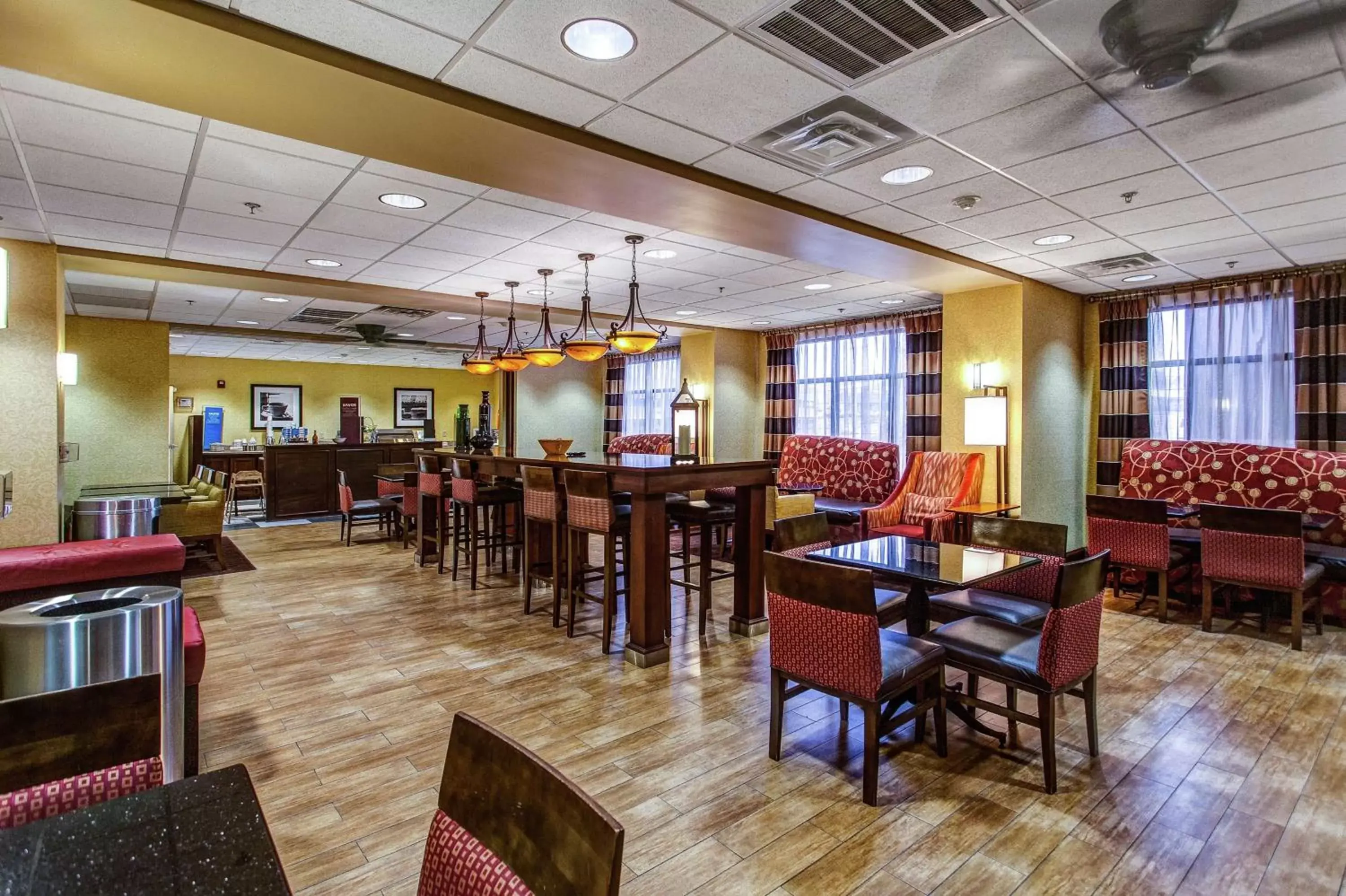 Lobby or reception, Restaurant/Places to Eat in Hampton Inn Junction City