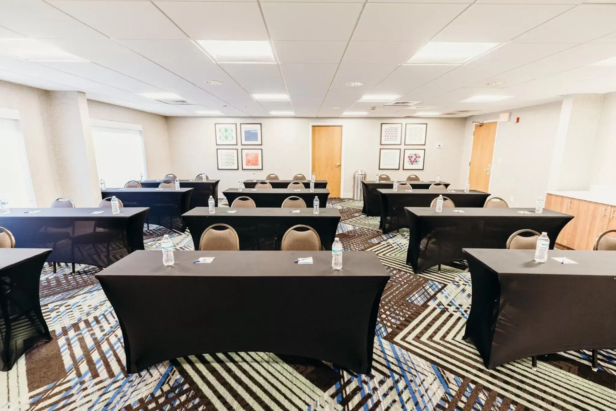 Meeting/conference room in Holiday Inn Express Atlanta - Northeast I-85 - Clairmont Road, an IHG Hotel