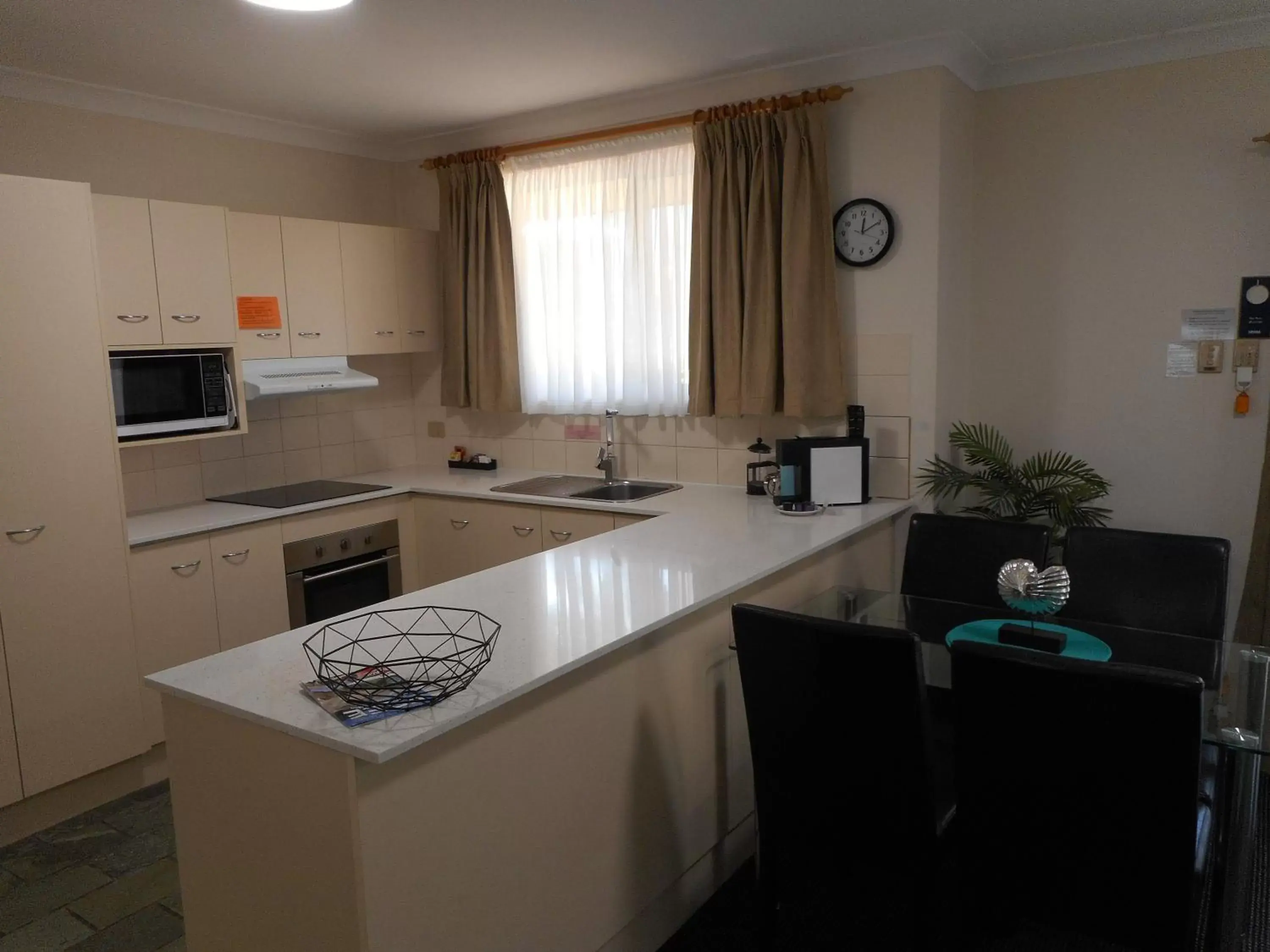 Kitchen or kitchenette, Kitchen/Kitchenette in Beaches Serviced Apartments