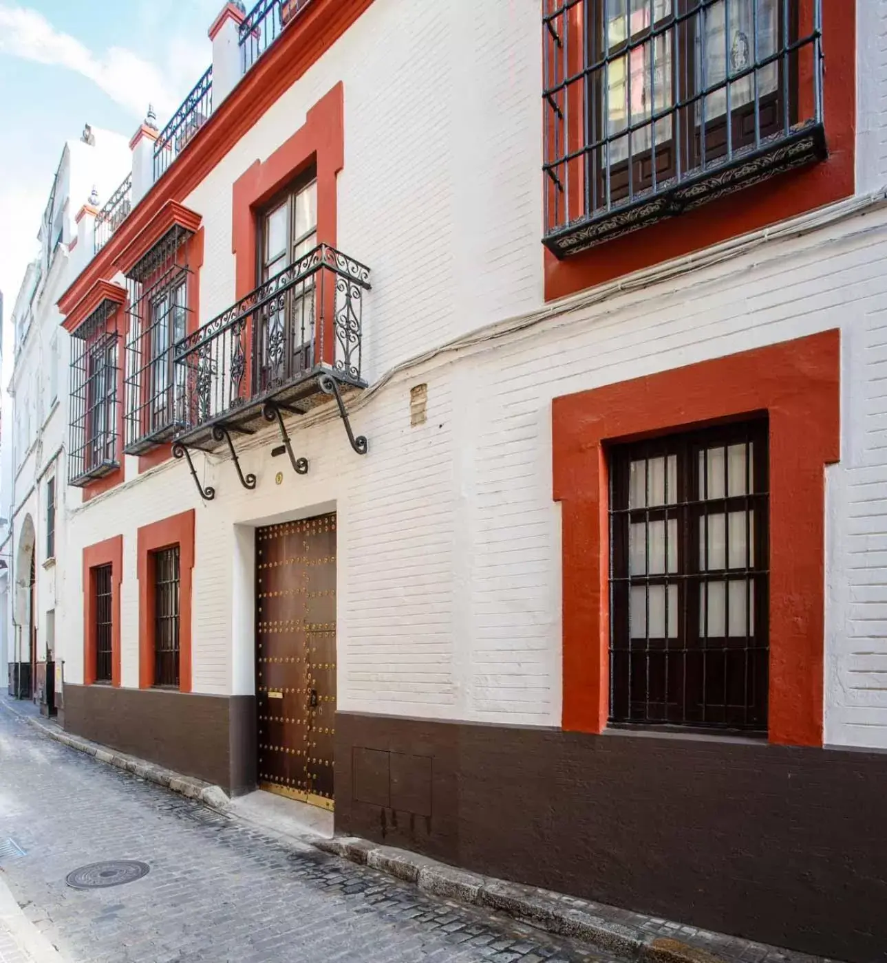 Facade/entrance, Property Building in Suites Machado