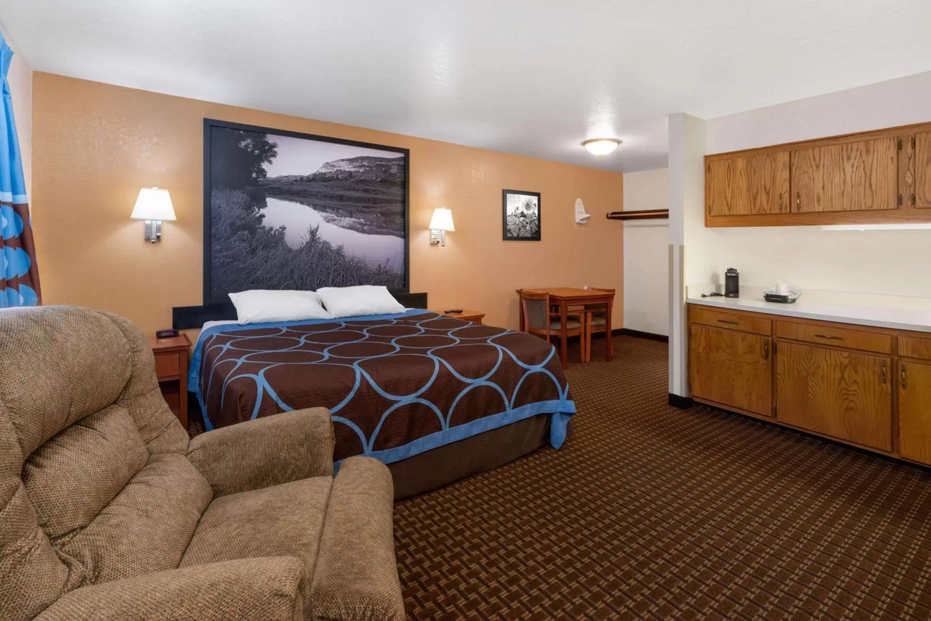 Photo of the whole room, Bed in Super 8 by Wyndham Goodland