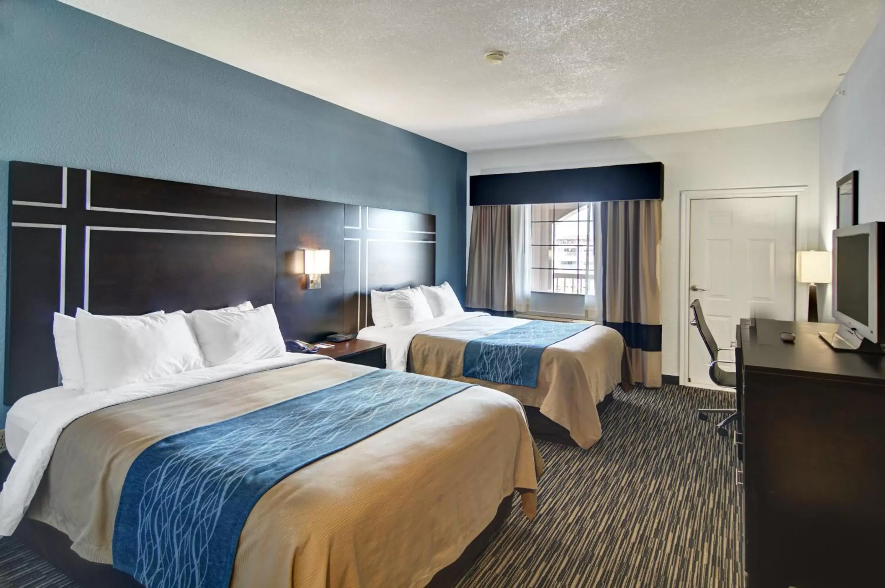 Queen Room with Two Queen Beds and Partial Gulf View  - Non-Smoking in Comfort Inn & Suites Beachfront