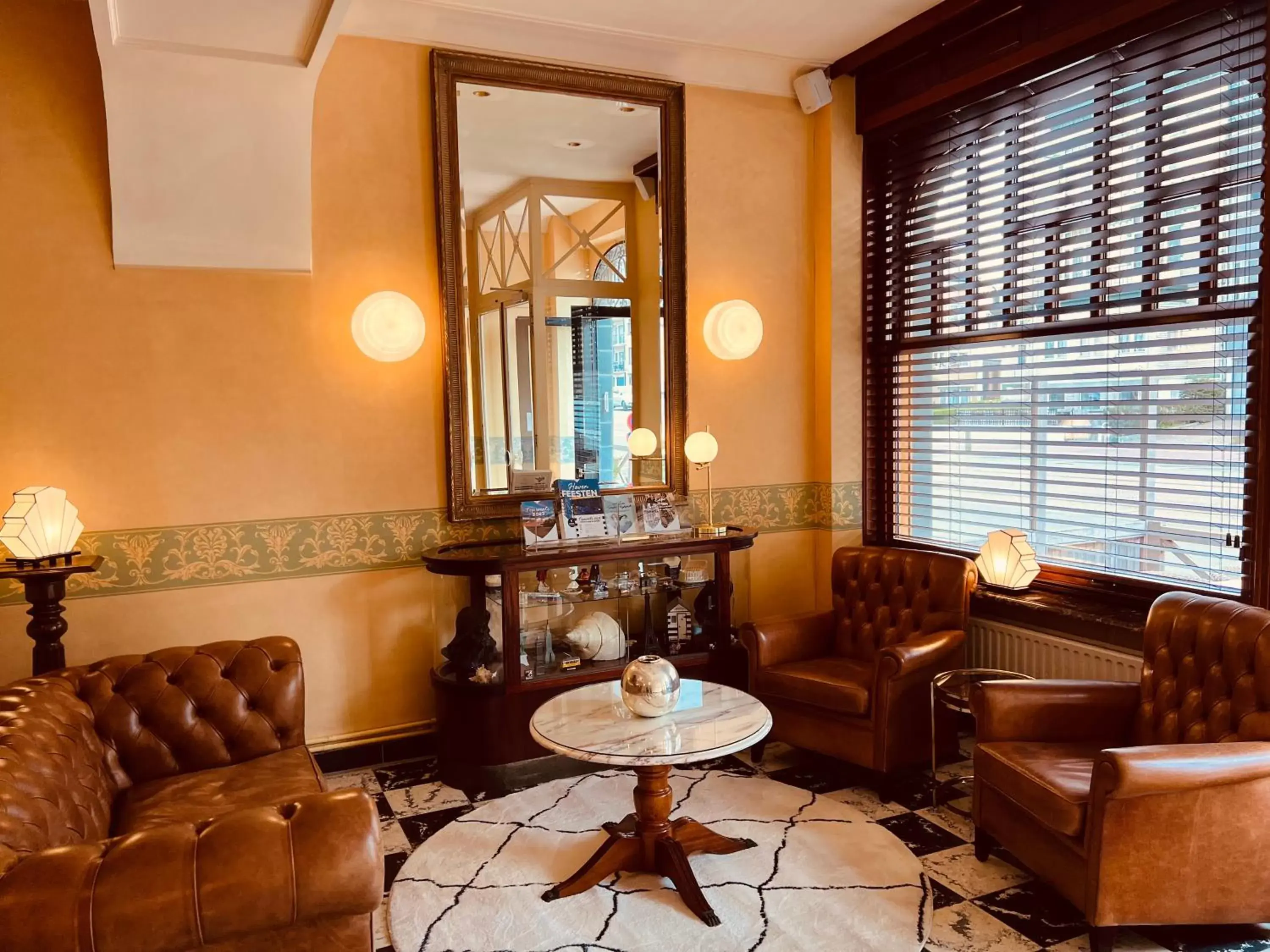 Lobby or reception, Seating Area in Avenue Hotel by F-Hotels