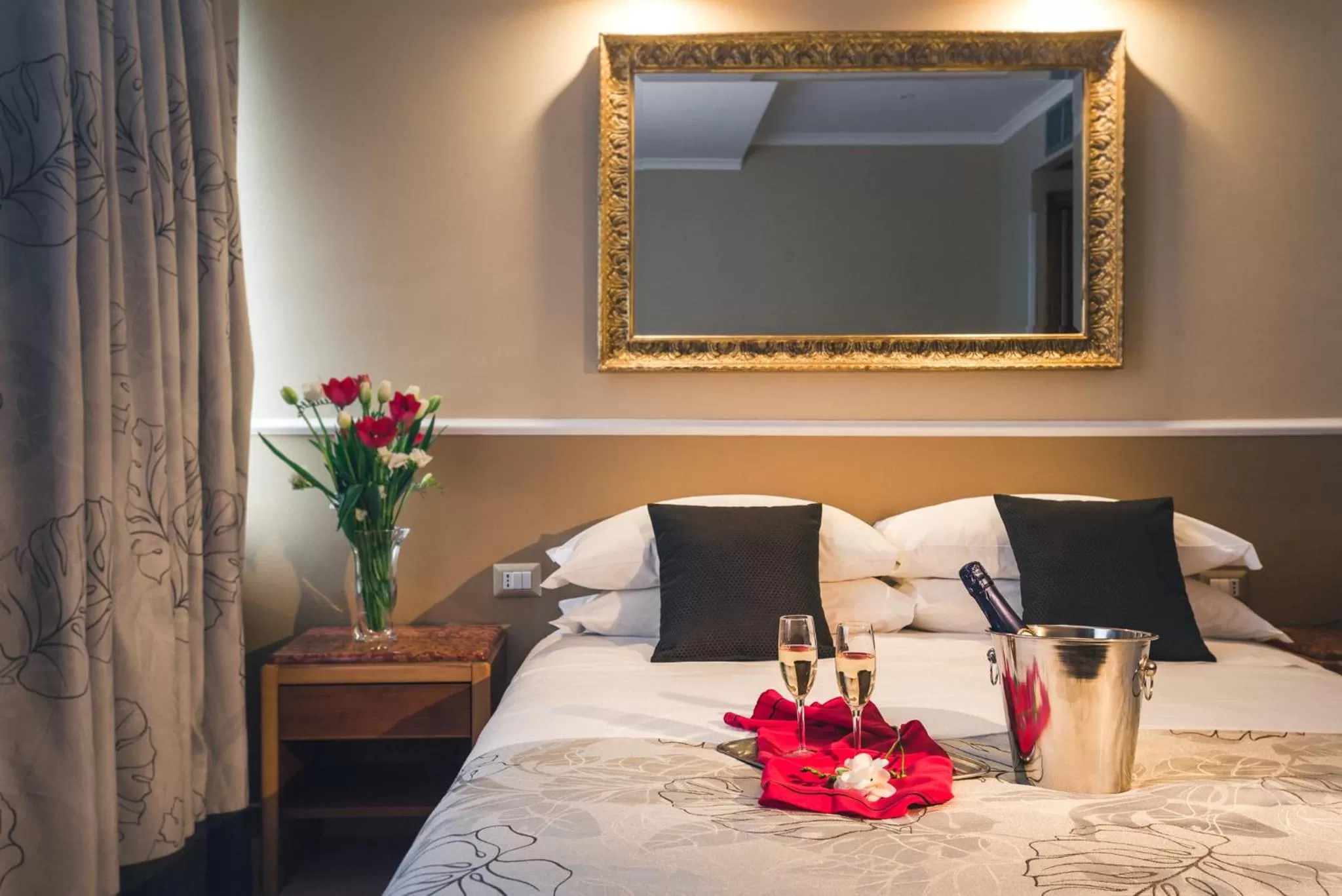 Bedroom, Bed in Raeli Hotel Archimede