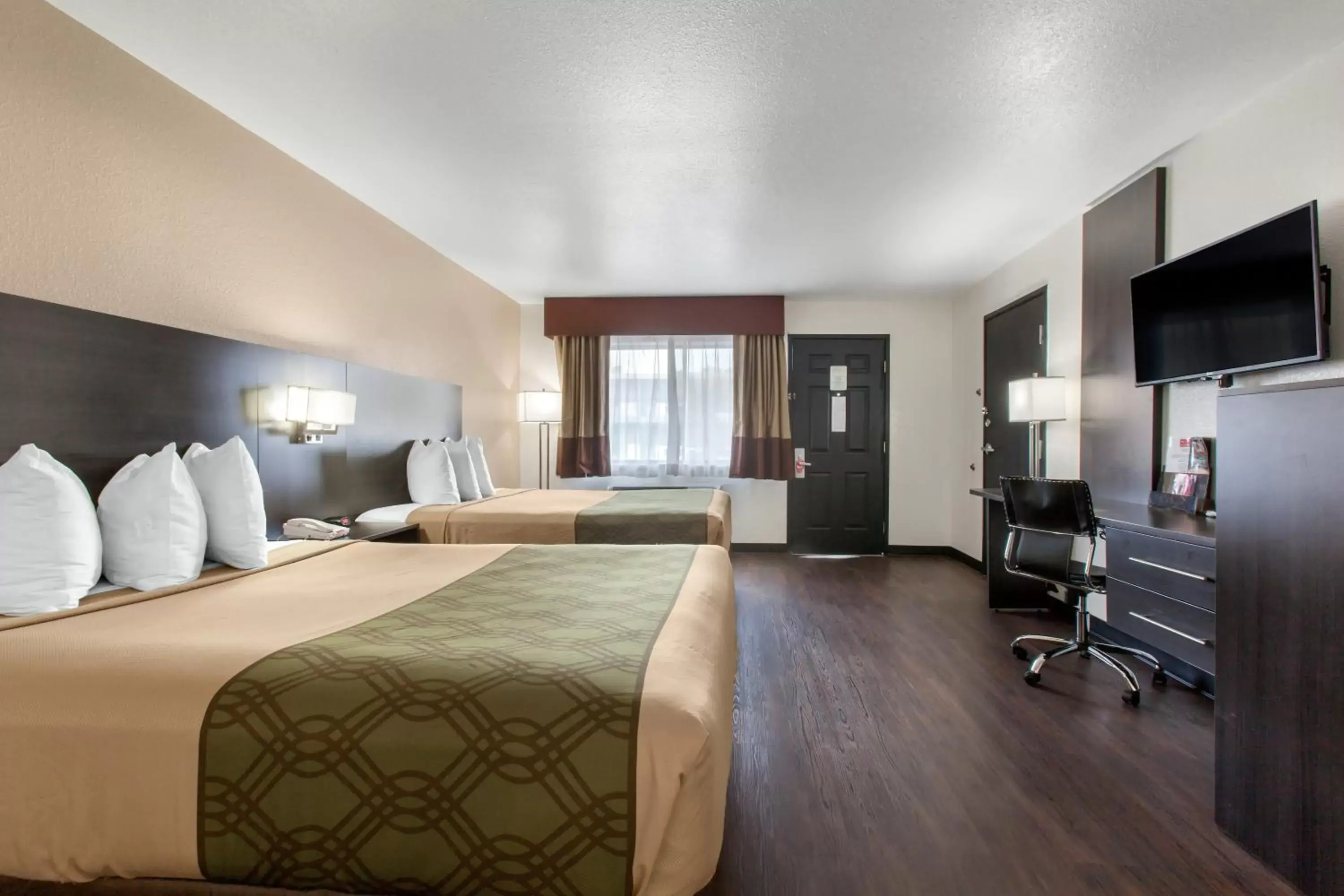 Photo of the whole room in SureStay Hotel by Best Western Phoenix Airport