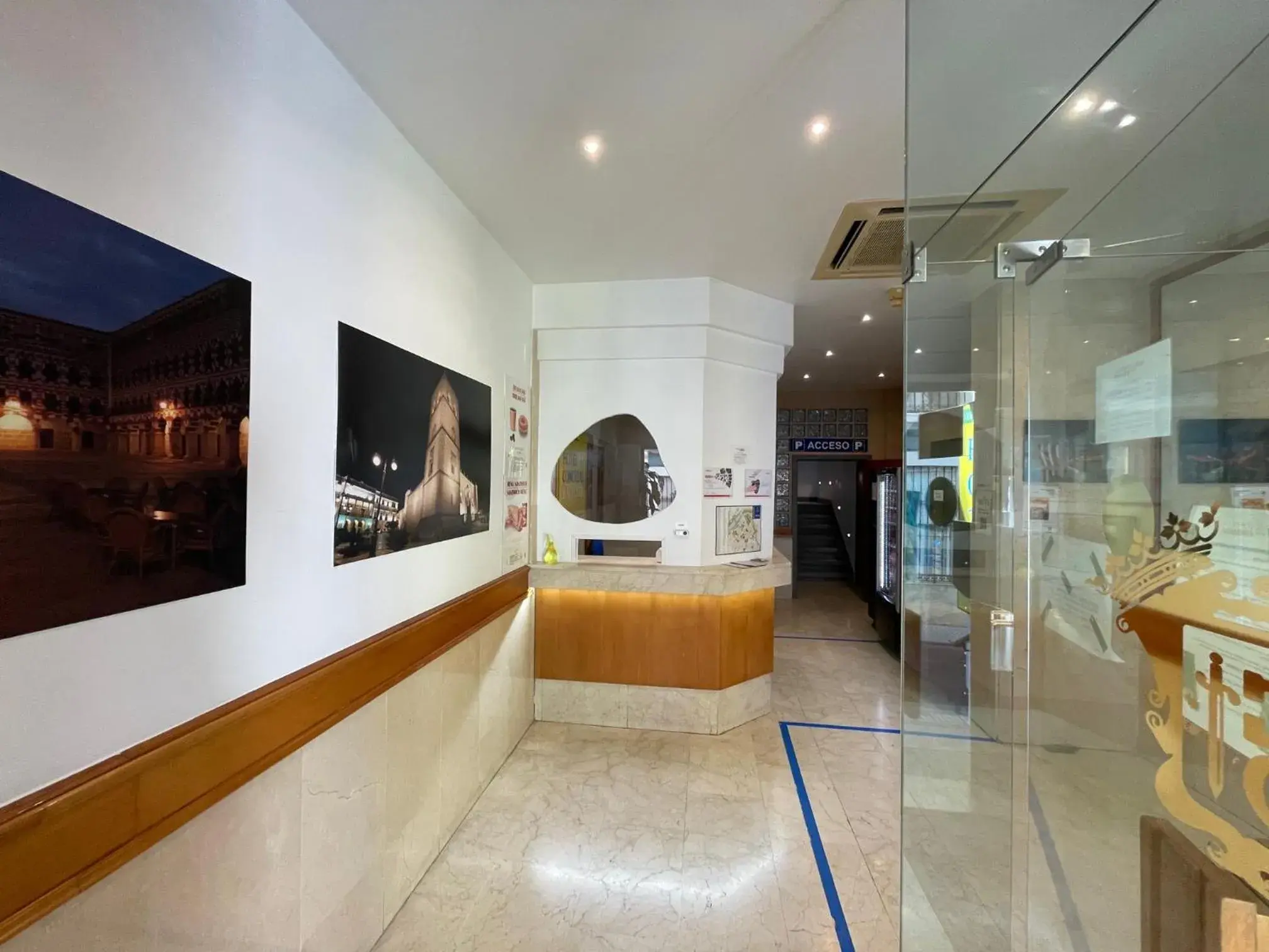 Lobby or reception, Kitchen/Kitchenette in Condedu