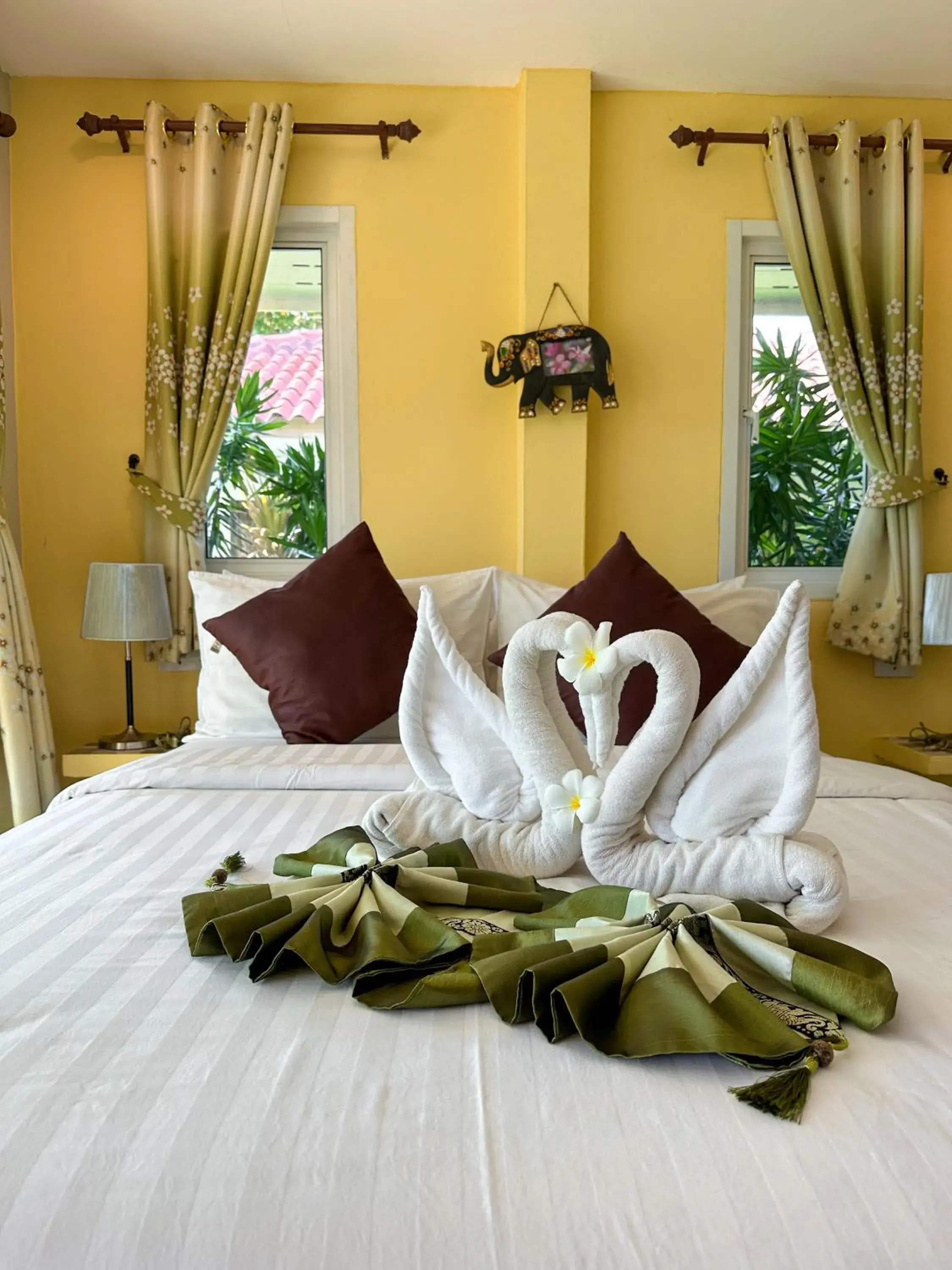 Bed in Lanta A&J Klong khong Beach