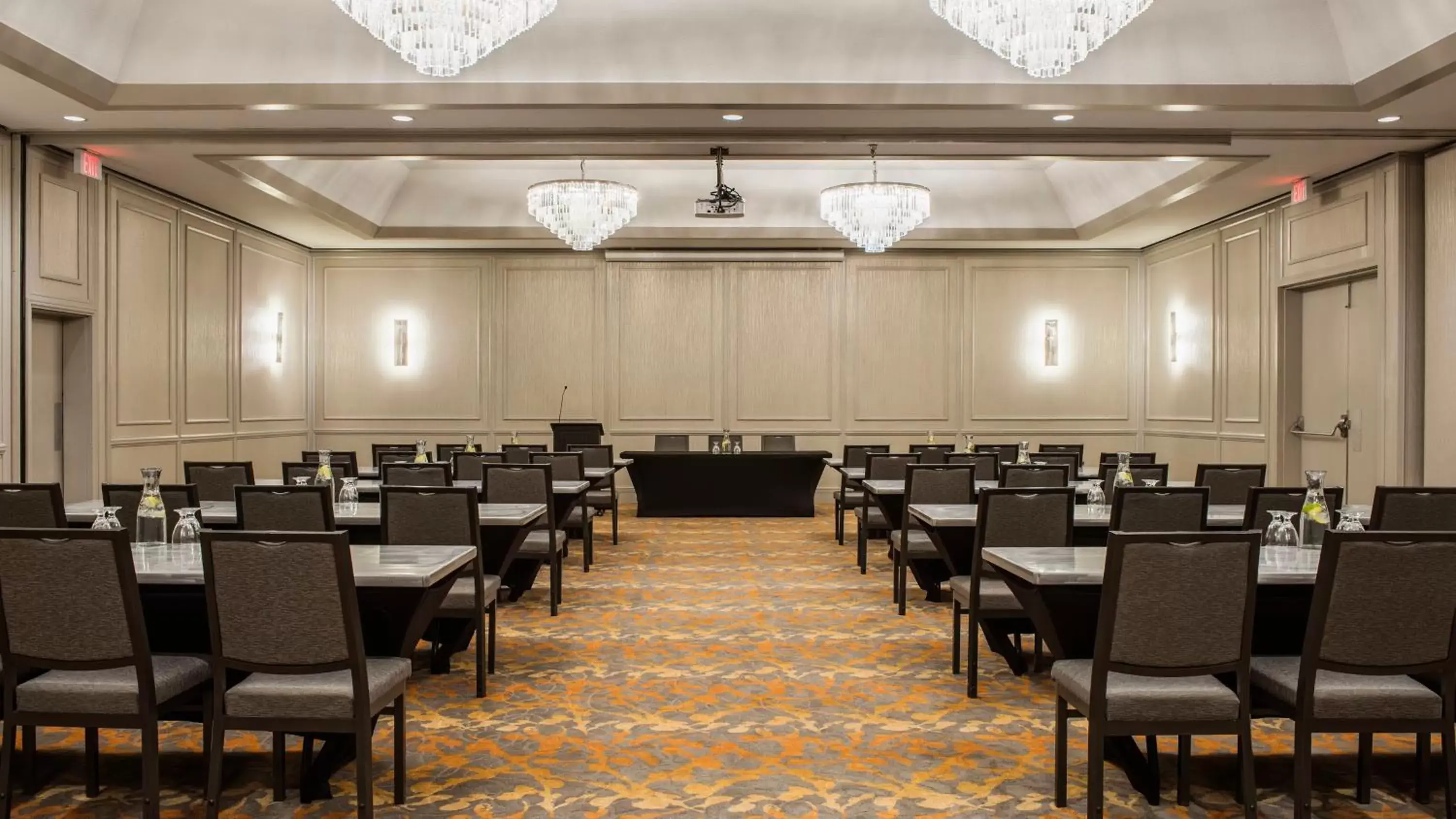 Meeting/conference room in Holiday Inn Winnipeg-South, an IHG Hotel