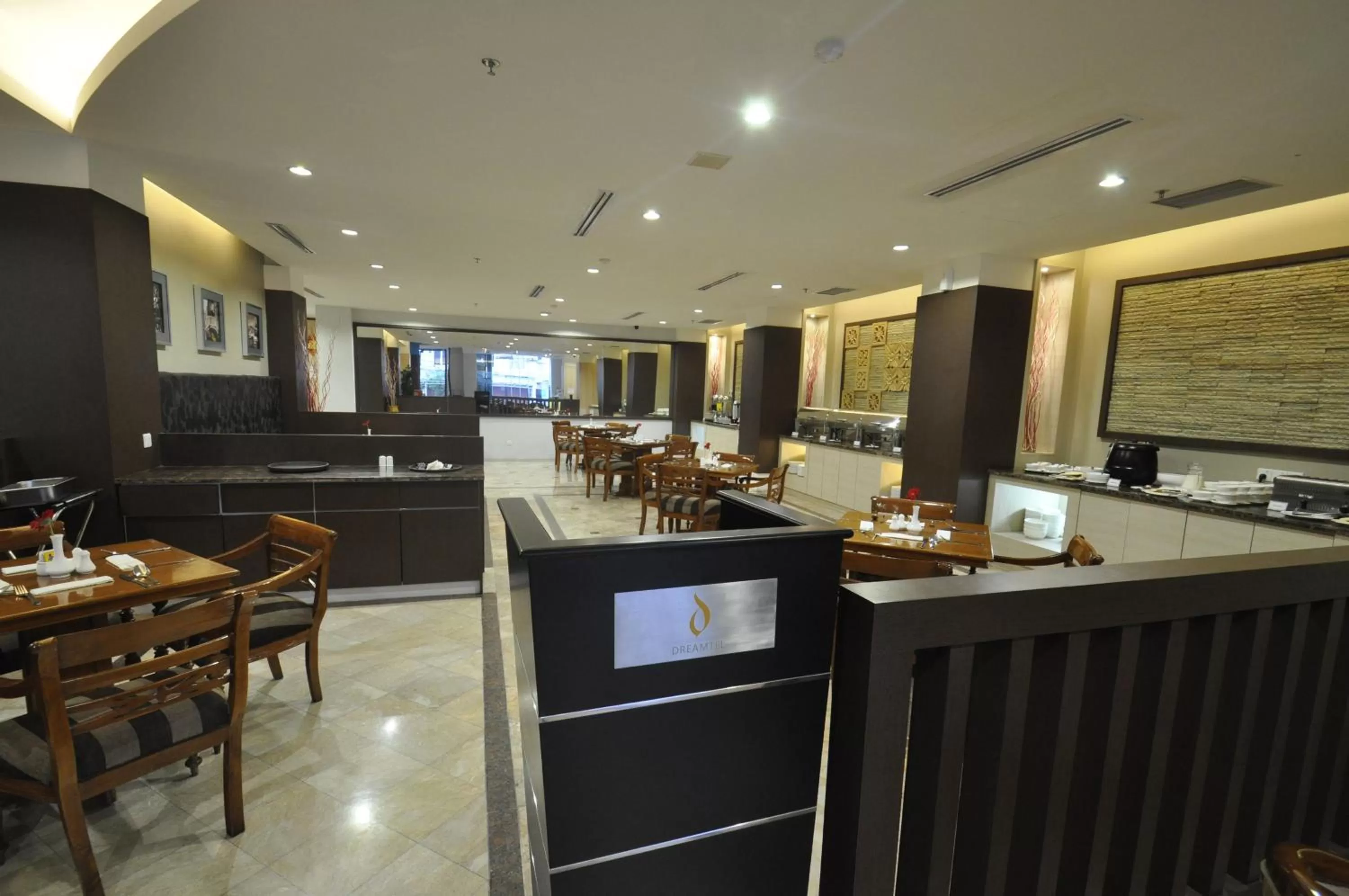 Restaurant/places to eat in Dreamtel Jakarta