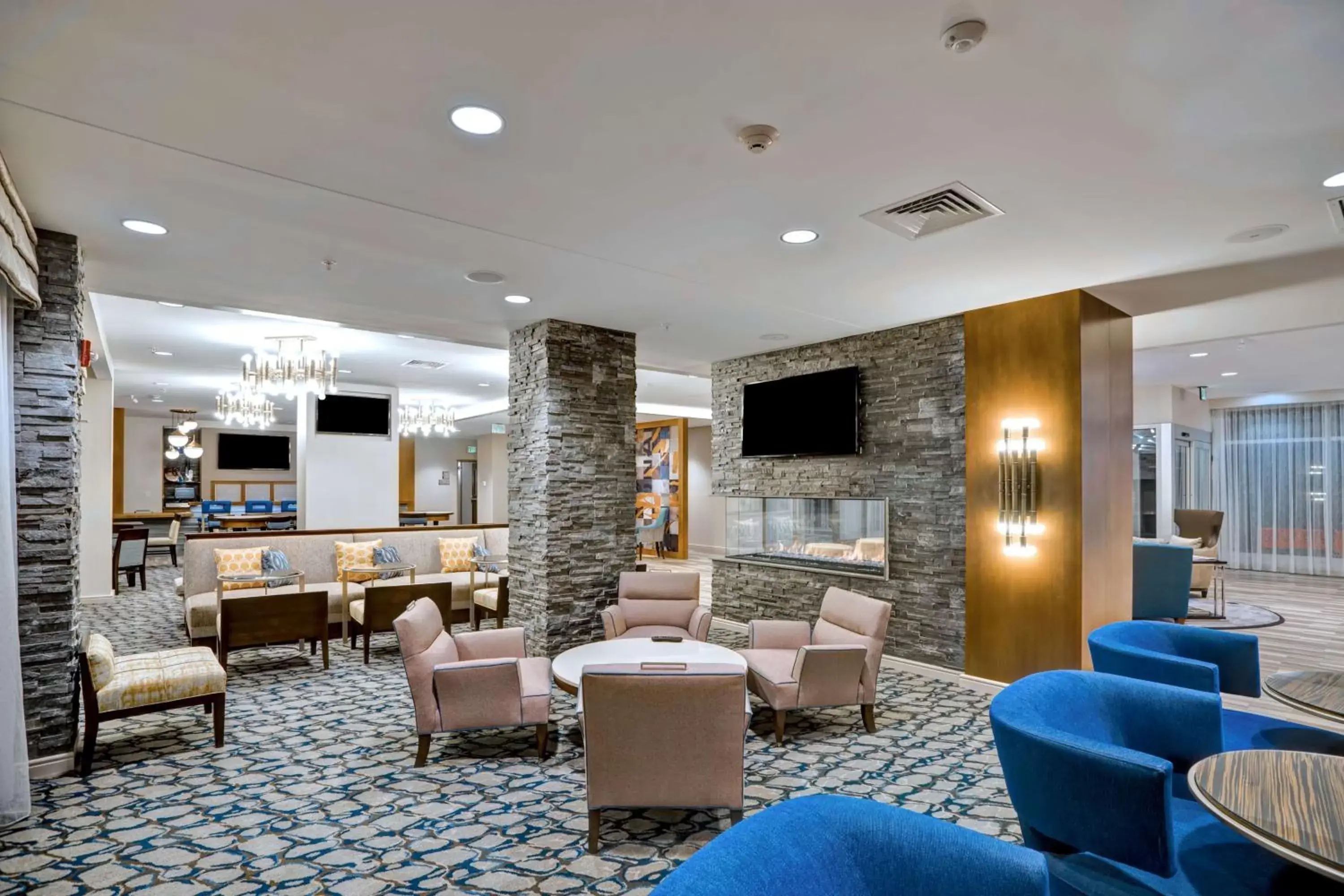 Lobby or reception, Lounge/Bar in Homewood Suites by Hilton Boston Brookline-Longwood Medical