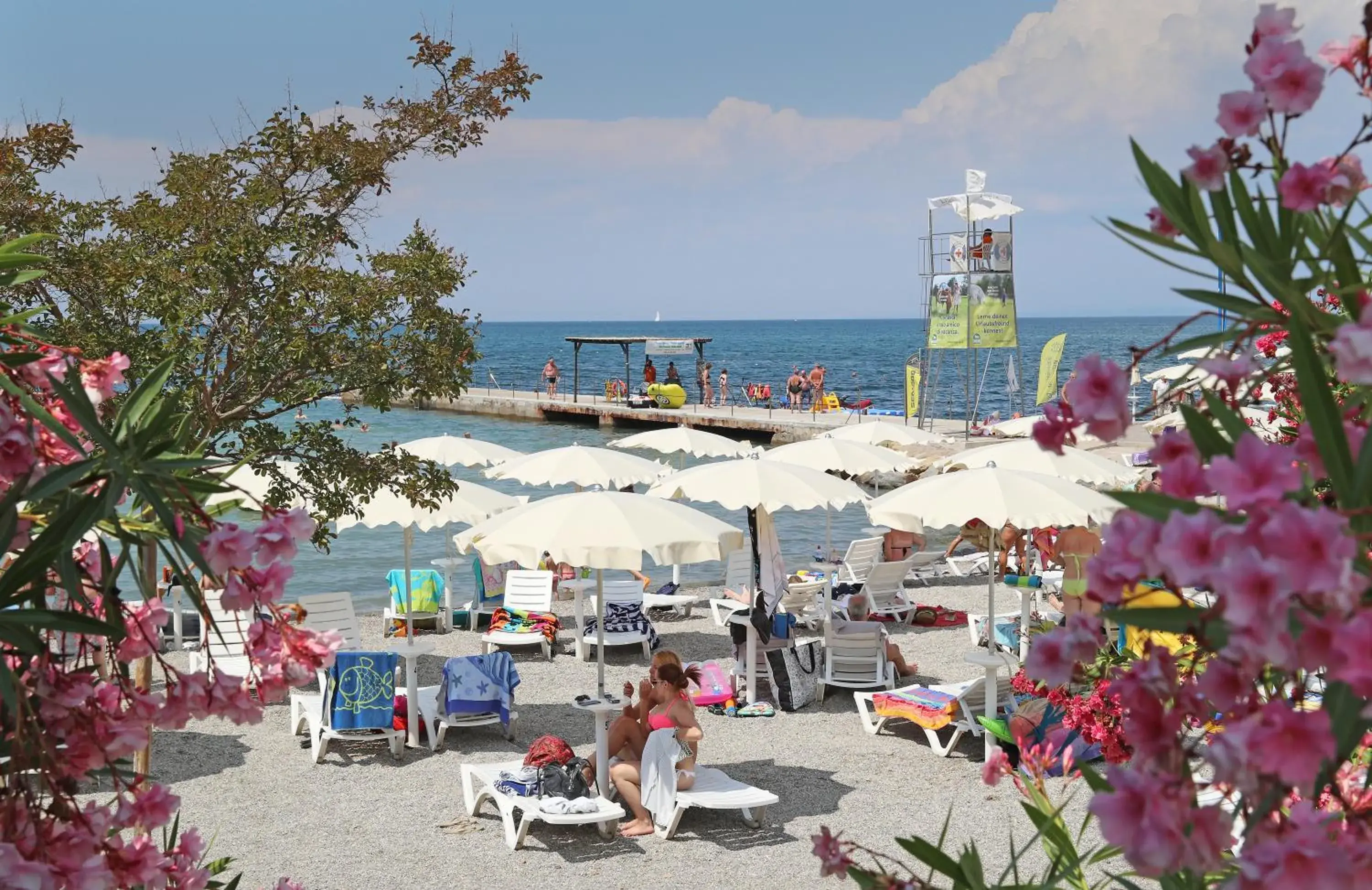 People, Beach in Hotel Haliaetum - San Simon Resort