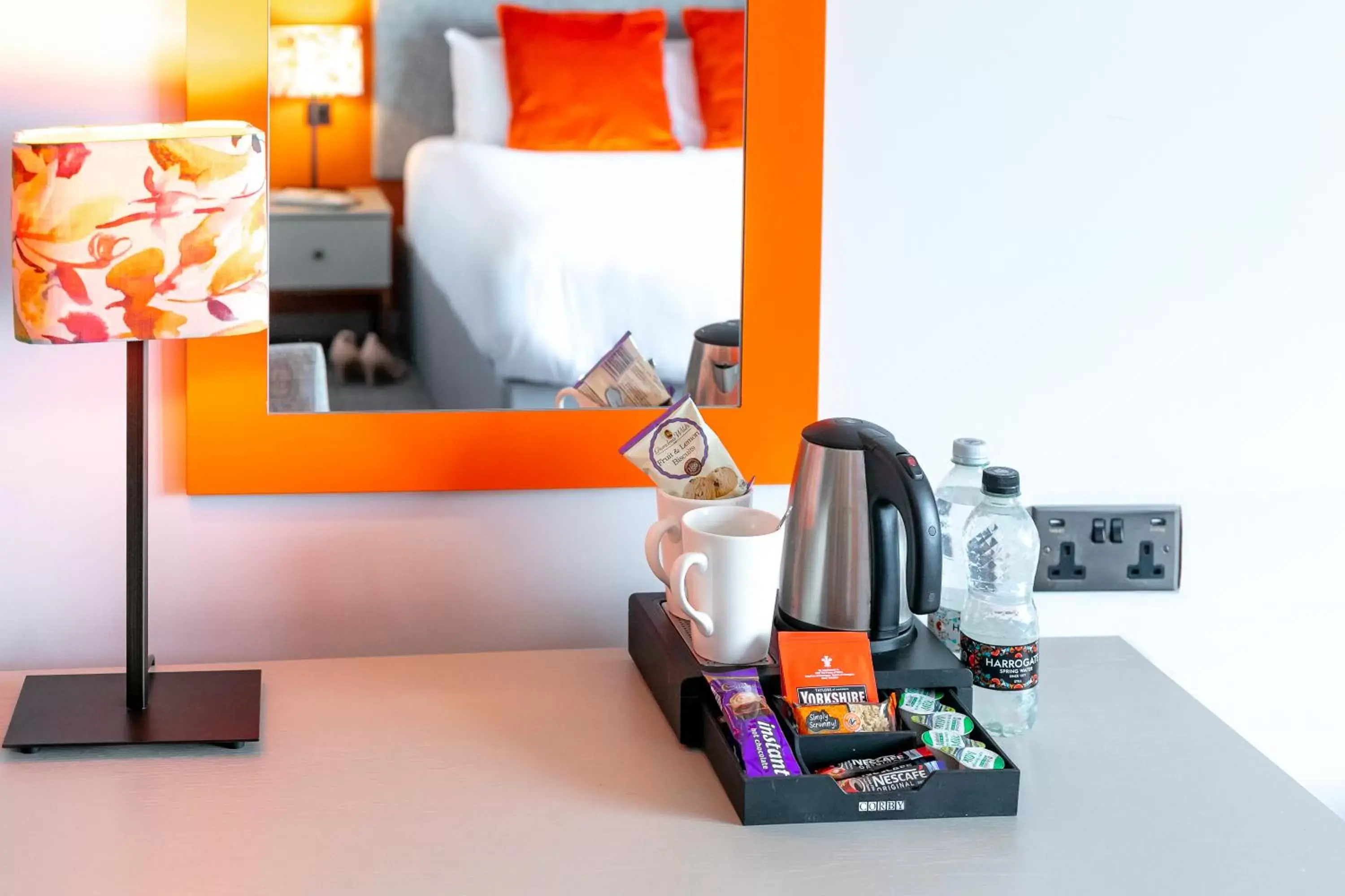 Coffee/tea facilities, Bed in Cedar Court Hotel Harrogate Coffee/tea facilities, Bed in Cedar Court Hotel Harrogate