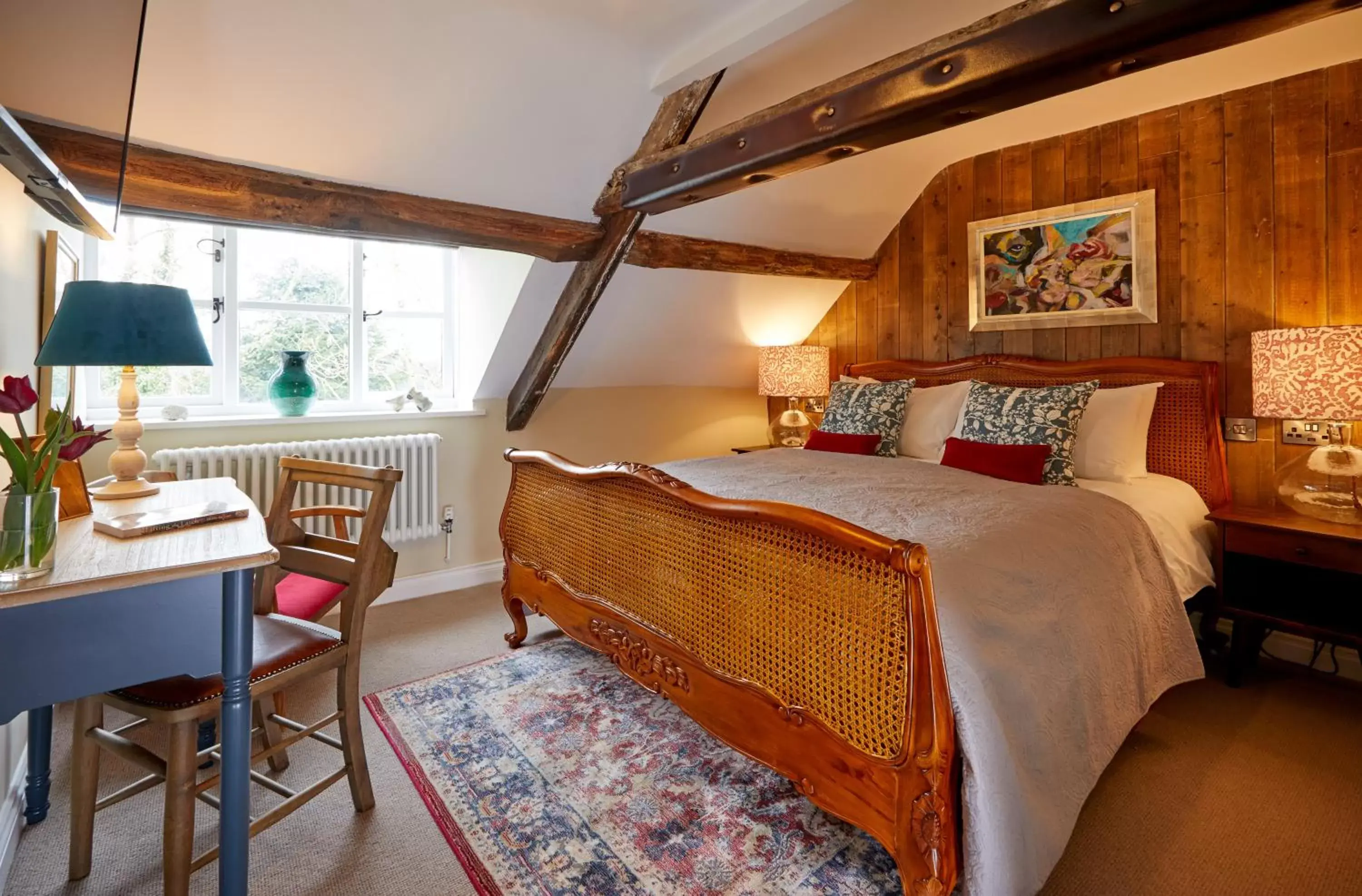 Bedroom, Bed in The Crown Inn, Church Enstone