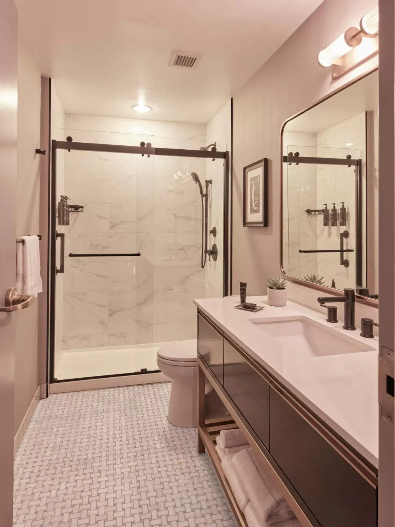 Premier Double Queen in The Dagny Boston Premier Double Queen in The Dagny Boston