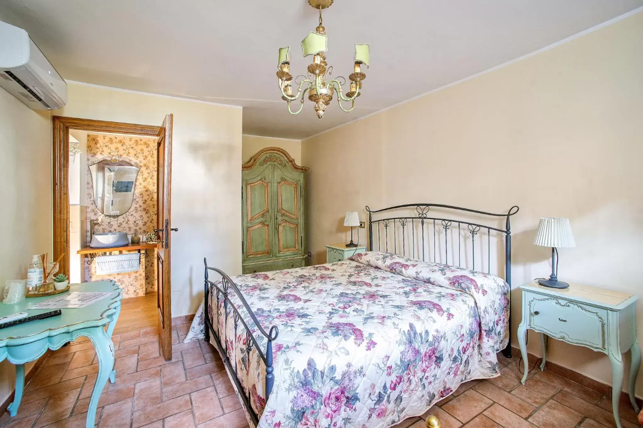 Large Double Room - single occupancy in L'Agrifoglio di Assisi Residenza di Campagna Large Double Room - single occupancy in L'Agrifoglio di Assisi Residenza di Campagna