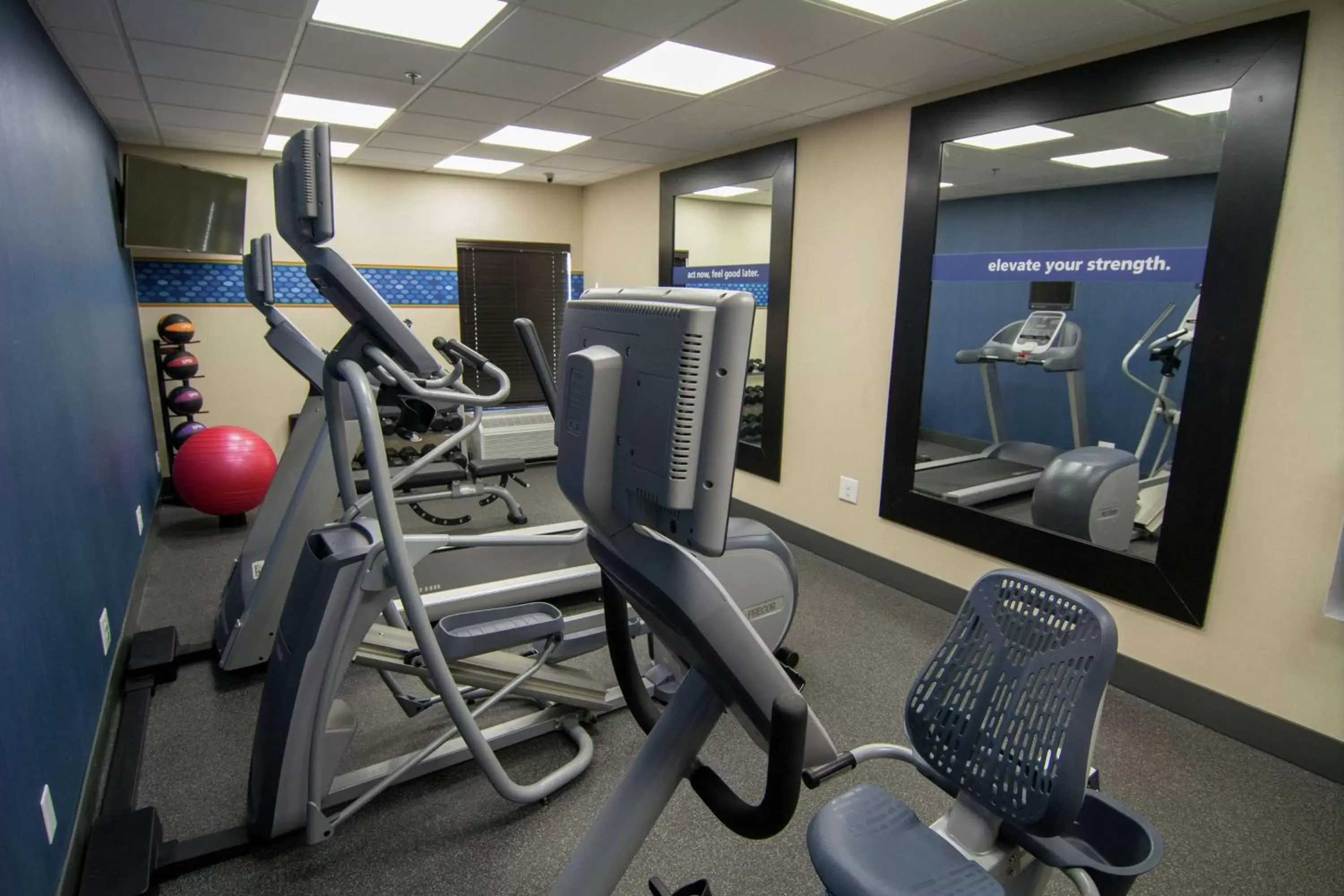 Fitness centre/facilities, Fitness Center/Facilities in Hampton Inn Summersville