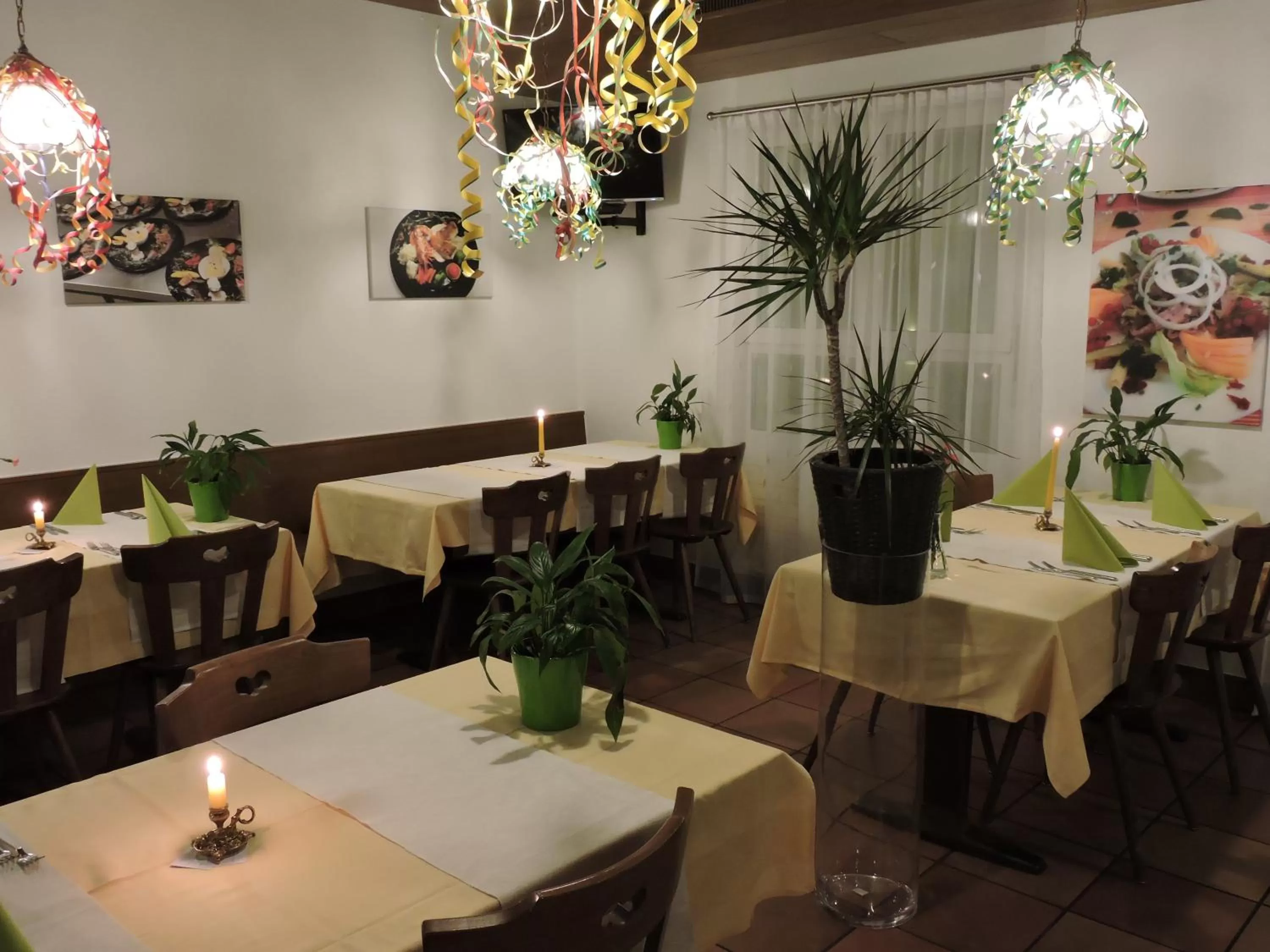 Restaurant/places to eat in Hotel Schoenau
