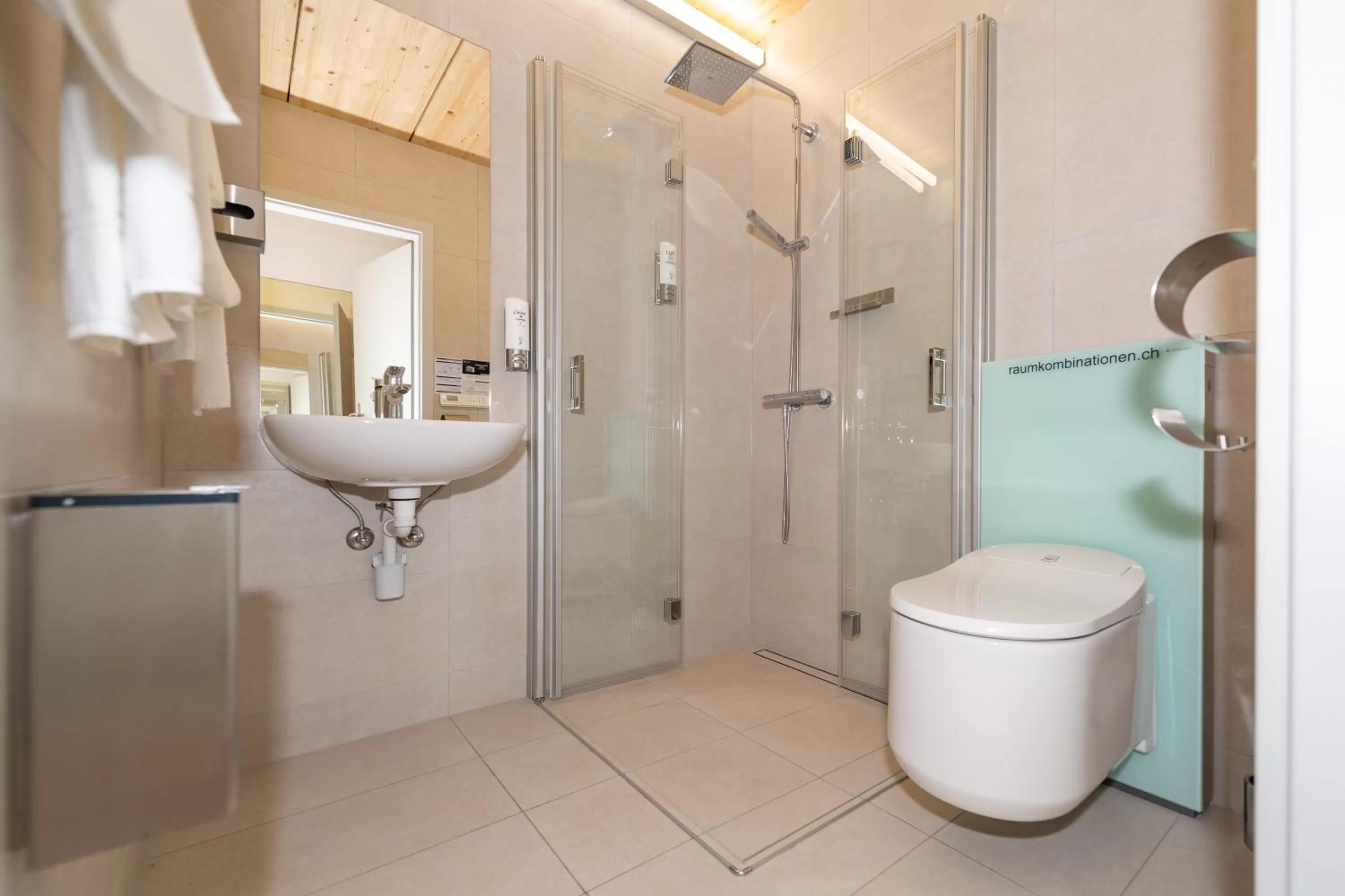 Shower in Boutique Hotel BS16 before Bern City Parking gratis