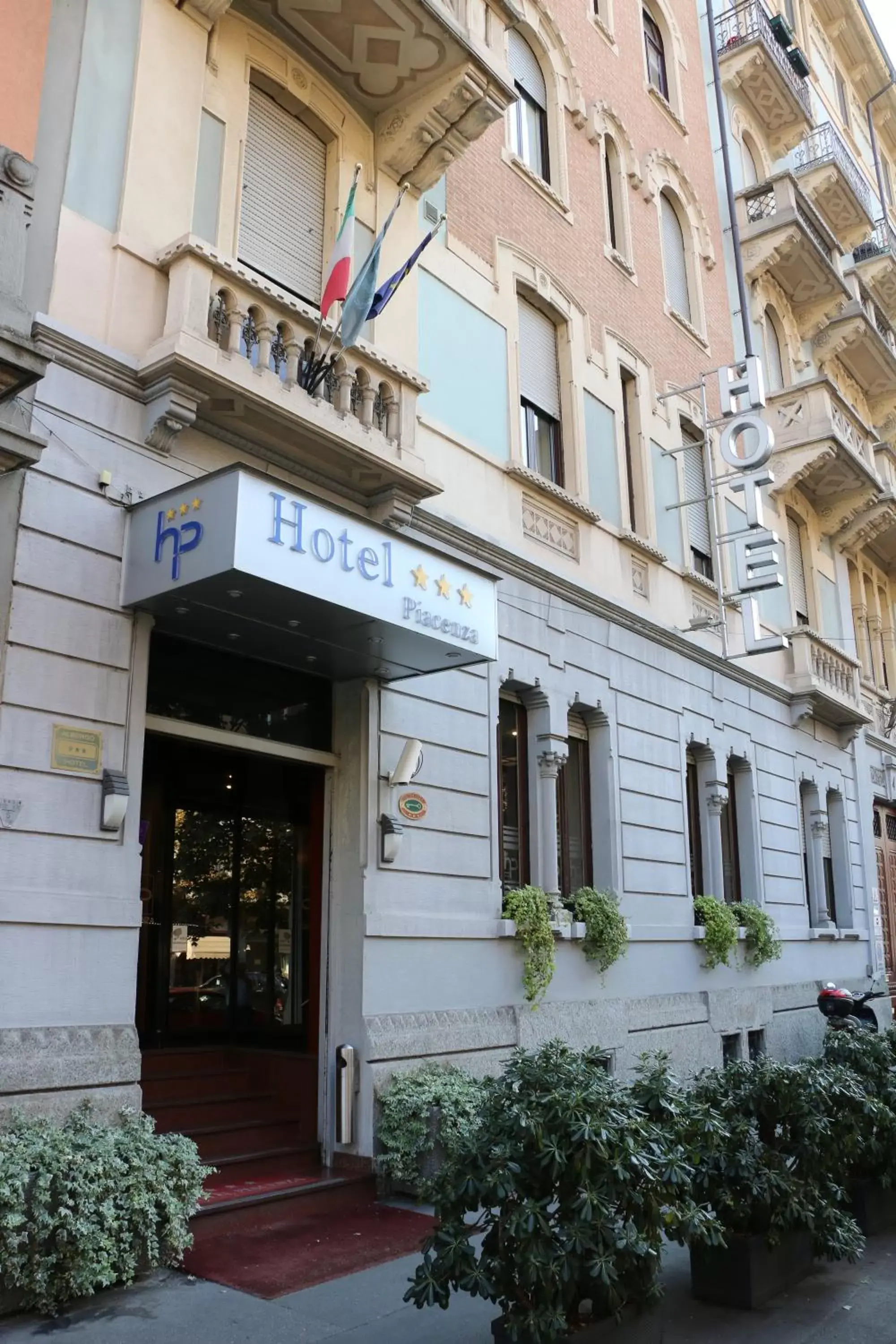 Facade/entrance, Property Building in Hotel Piacenza