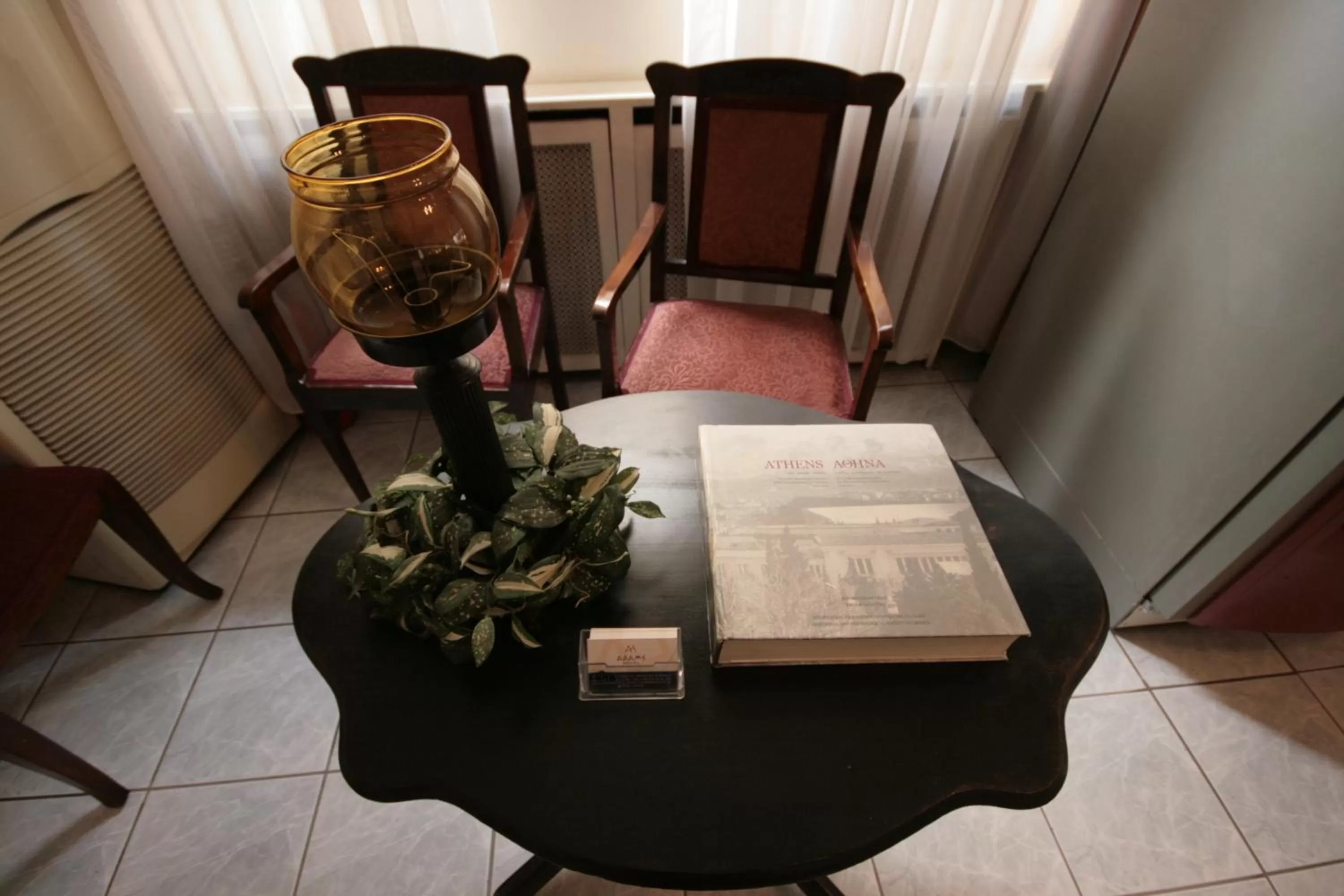 Living room in Adams Hotel