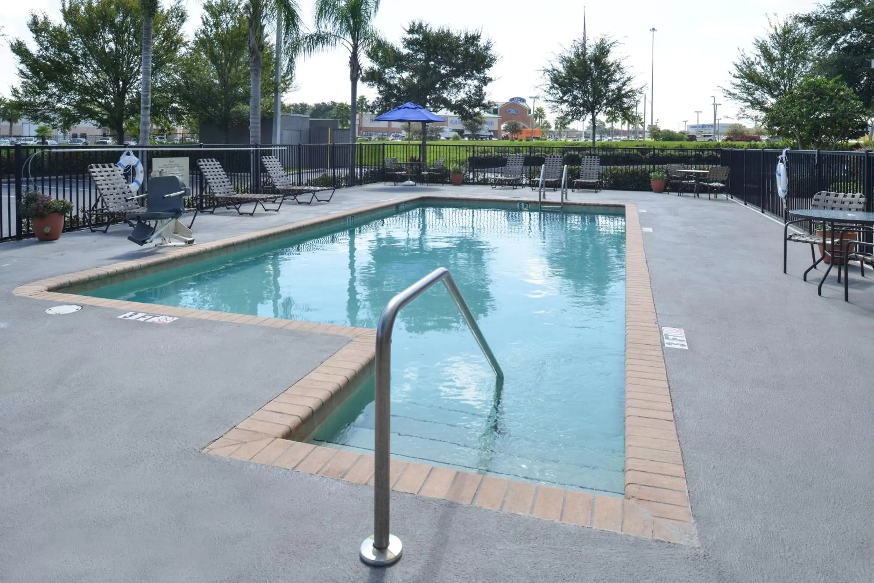 Pool view, Swimming Pool in Hampton Inn & Suites Tampa-East/Casino/Fairgrounds