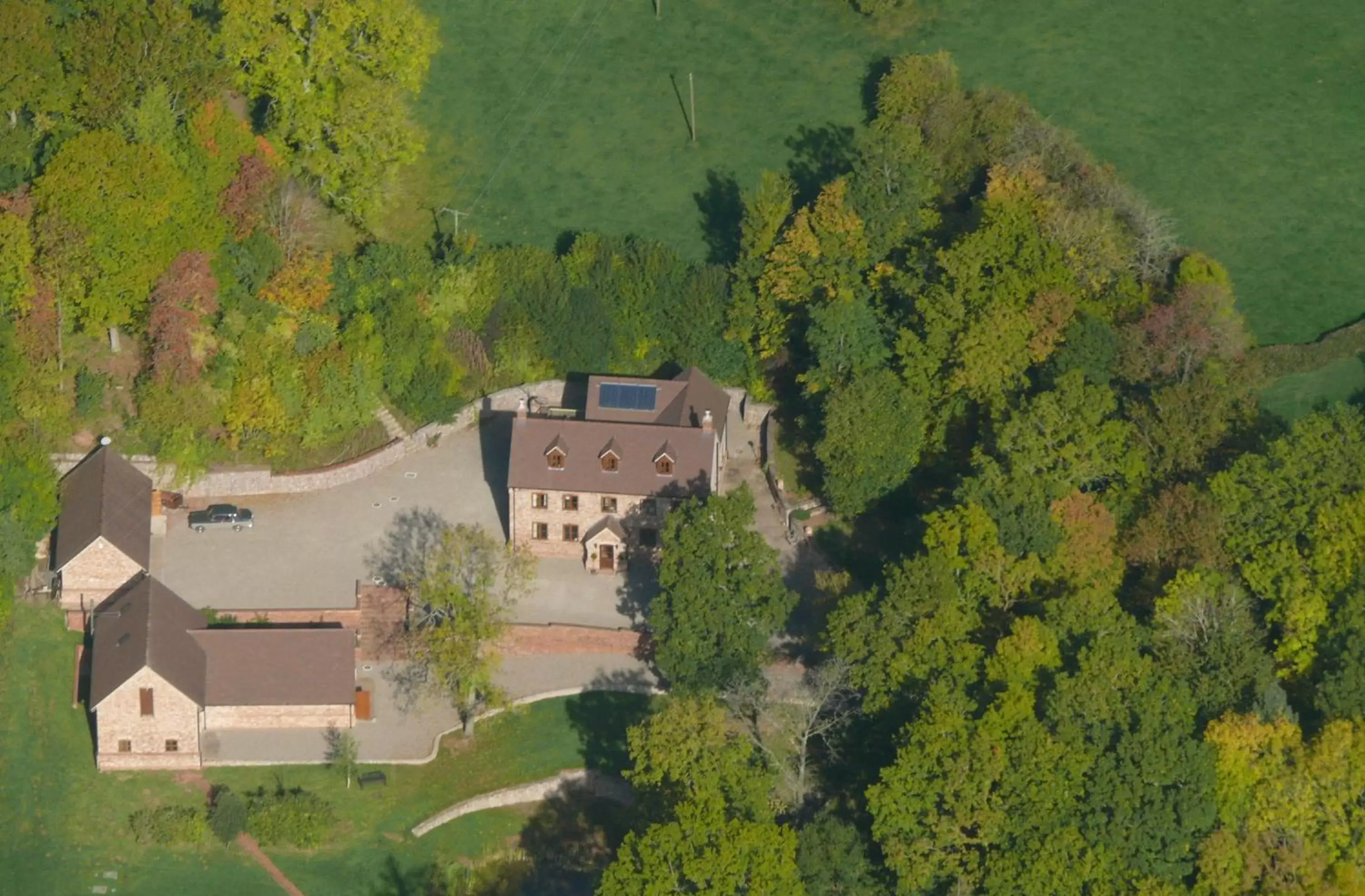 Property building, Bird's-eye View in The Larches Ledbury