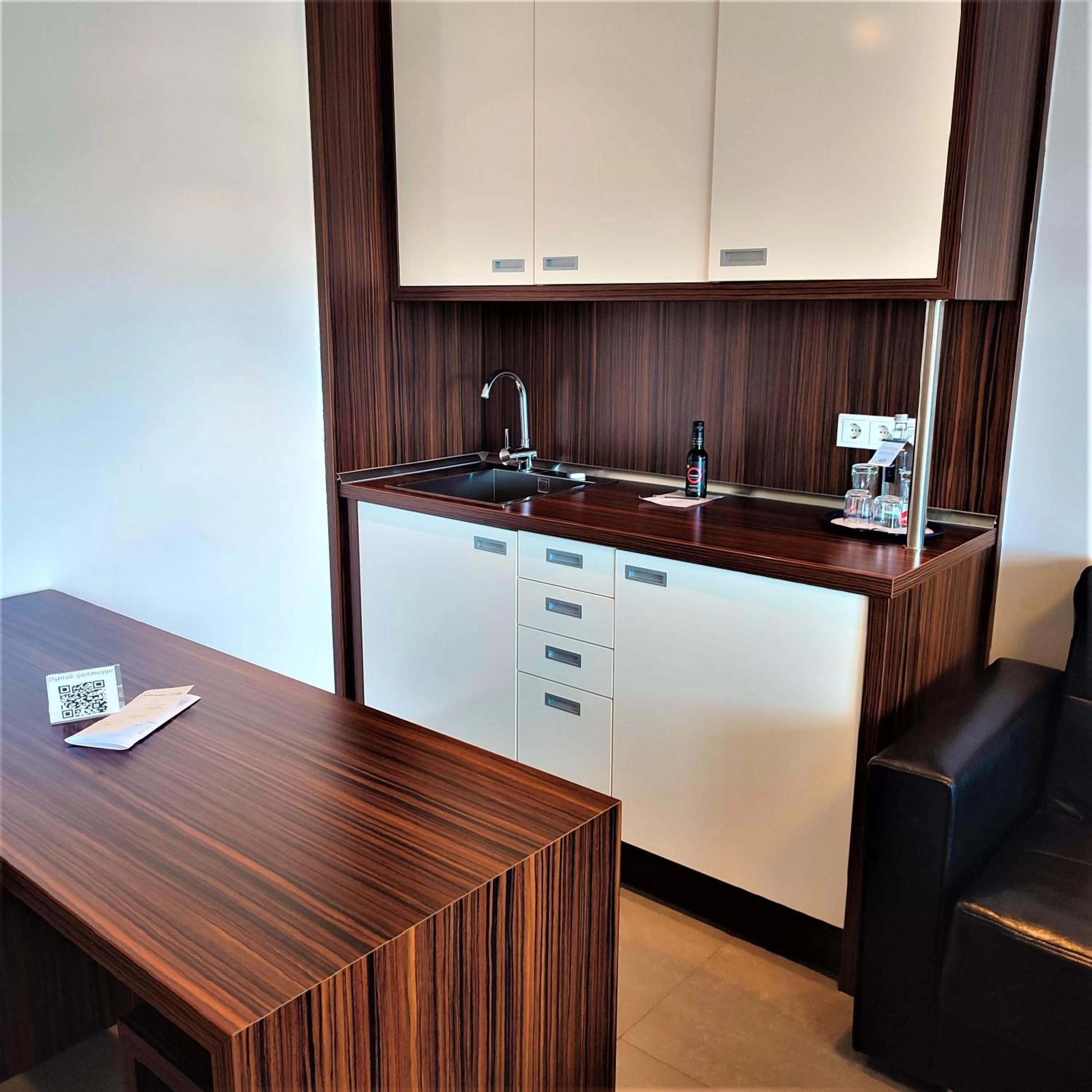 Kitchen or kitchenette in Strandhotel Dranske