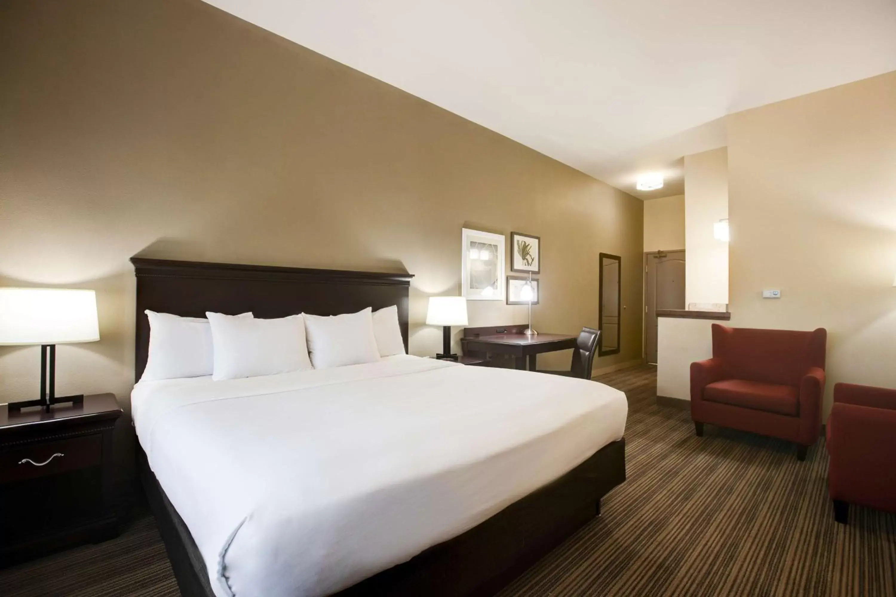 Photo of the whole room, Bed in Country Inn & Suites by Radisson, Red Wing, MN