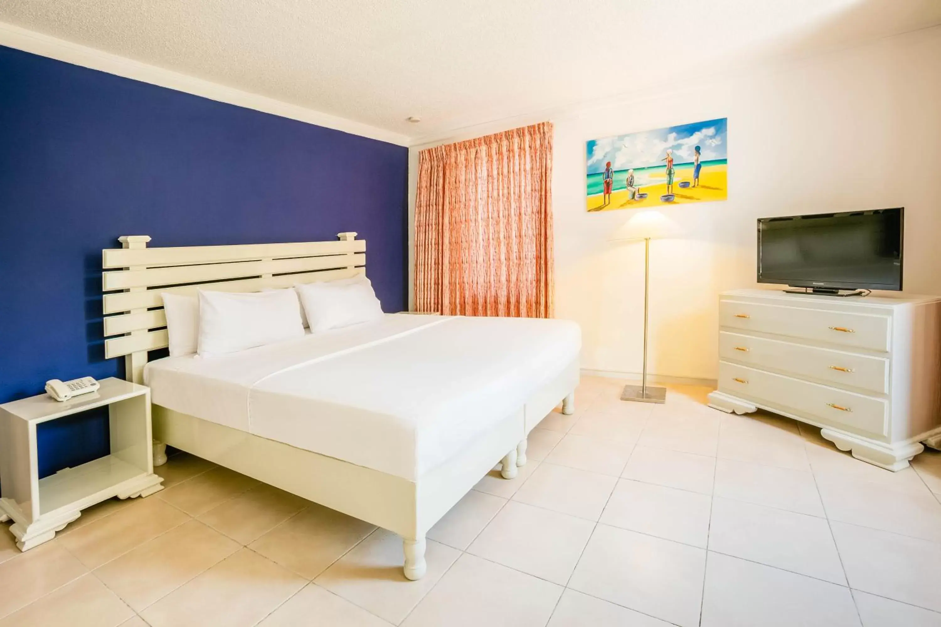 Bedroom, Bed in Royal Decameron Montego Beach Resort - ALL INCLUSIVE