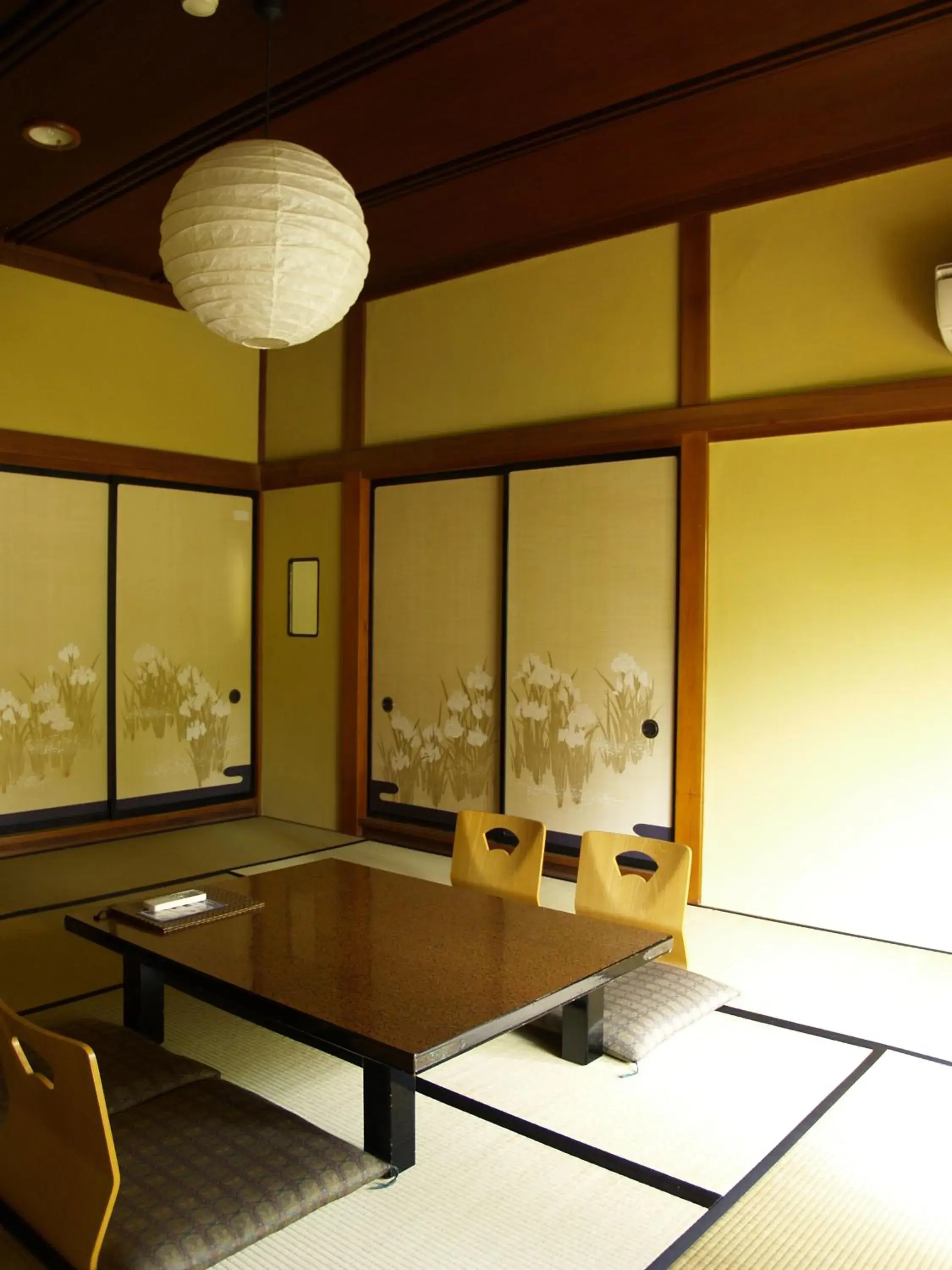 Photo of the whole room in K's House Ito Onsen - Historical Ryokan Hostel